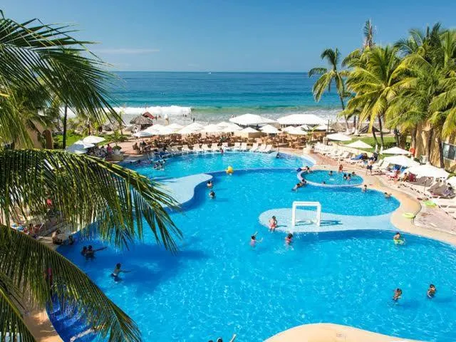 Swimming pool in VILLA PARA 5P 4A 1M dentro del Hotel a un lado del Krystal IXTAPA Con Playa WiFi