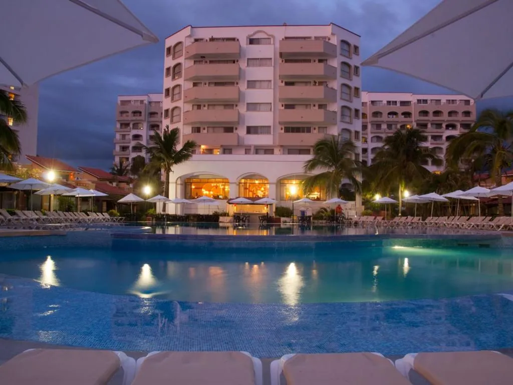 Swimming pool in VILLA PARA 5P 4A 1M dentro del Hotel a un lado del Krystal IXTAPA Con Playa WiFi