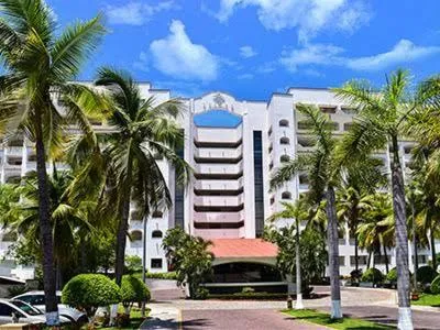 Facade/entrance in VILLA PARA 5P 4A 1M dentro del Hotel a un lado del Krystal IXTAPA Con Playa WiFi