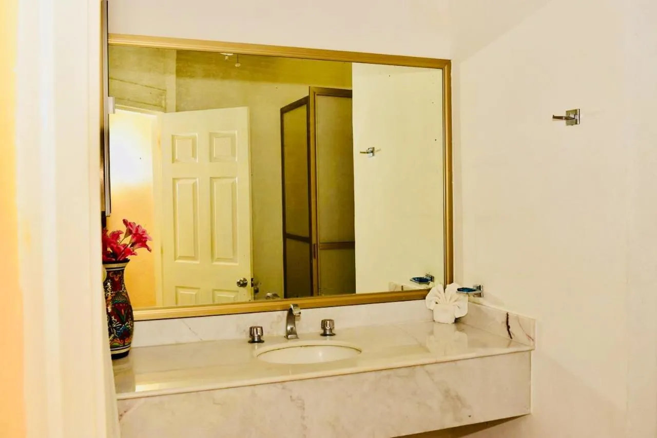 Bathroom in VILLA PARA 5P 4A 1M dentro del Hotel a un lado del Krystal IXTAPA Con Playa WiFi