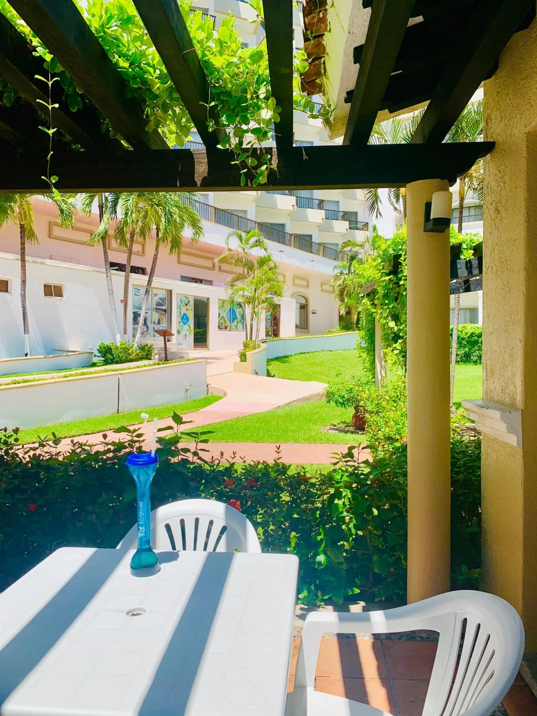 VILLA PARA 5P 4A 1M dentro del Hotel a un lado del Krystal IXTAPA Con Playa WiFi