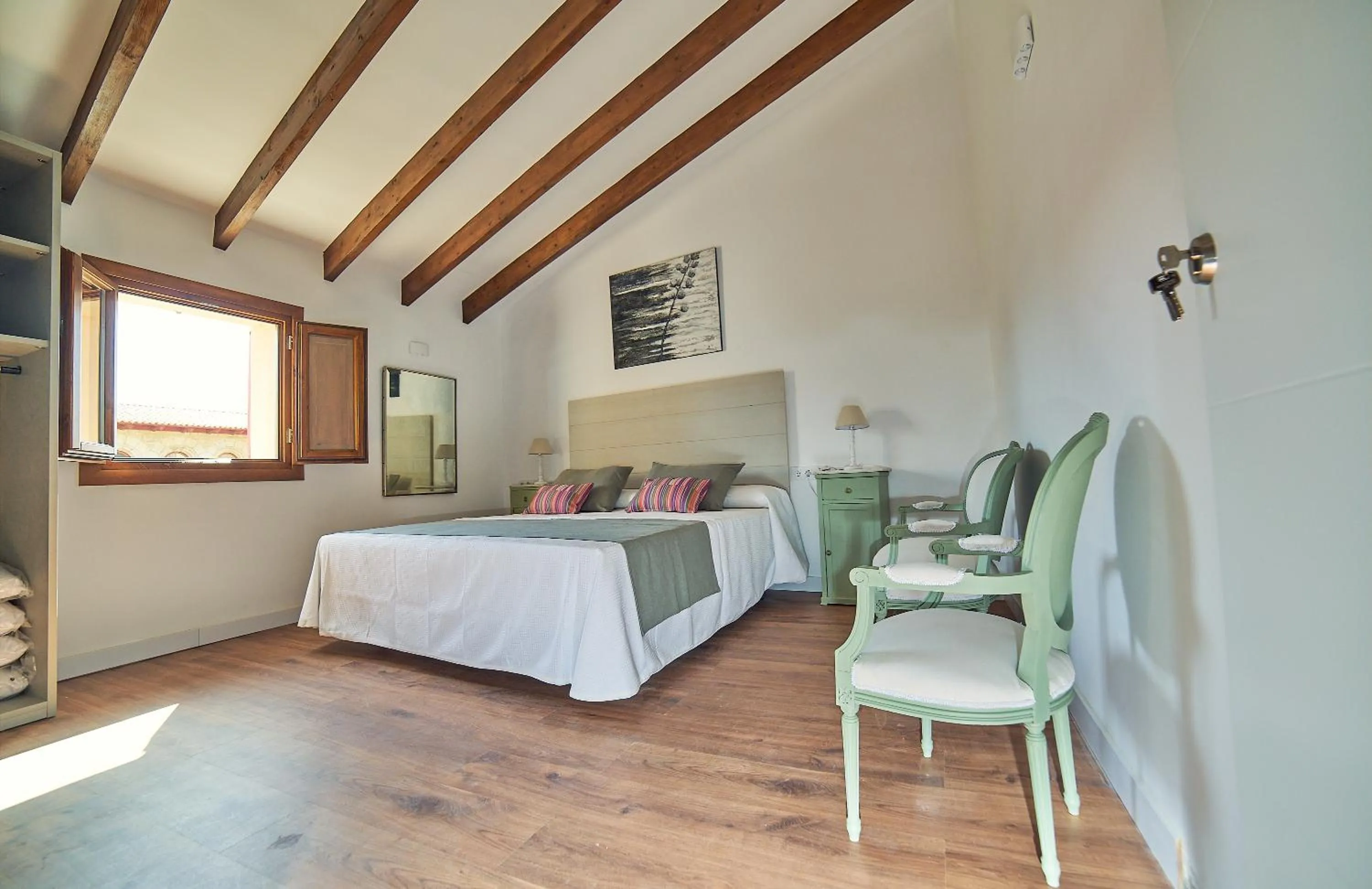Photo of the whole room, Bed in Vila Alaró TI