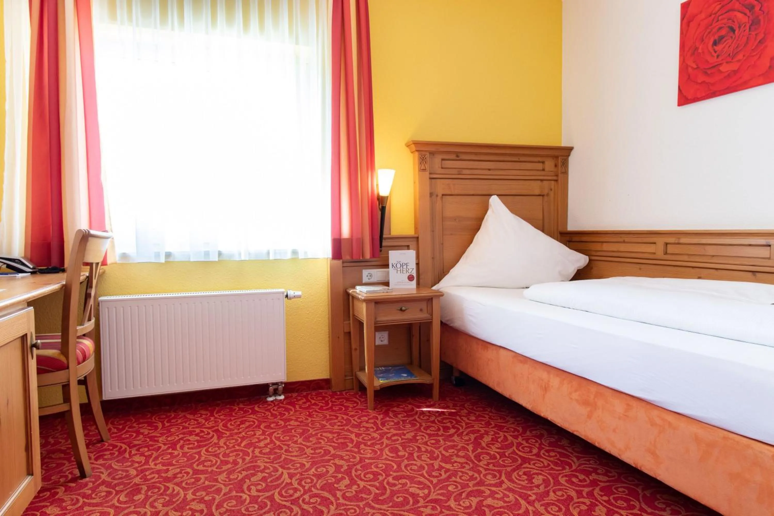 Photo of the whole room, Bed in Landgasthof & Hotel zur Rose Berg