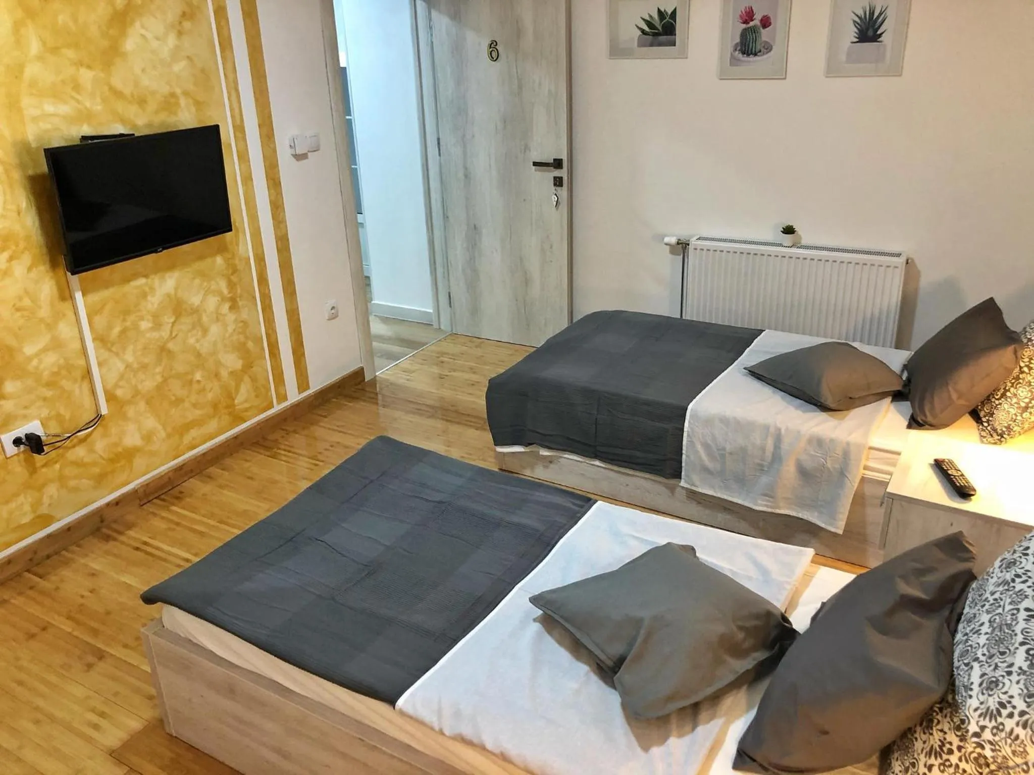 Property building, Bed in TEPIĆ Garni Hotel