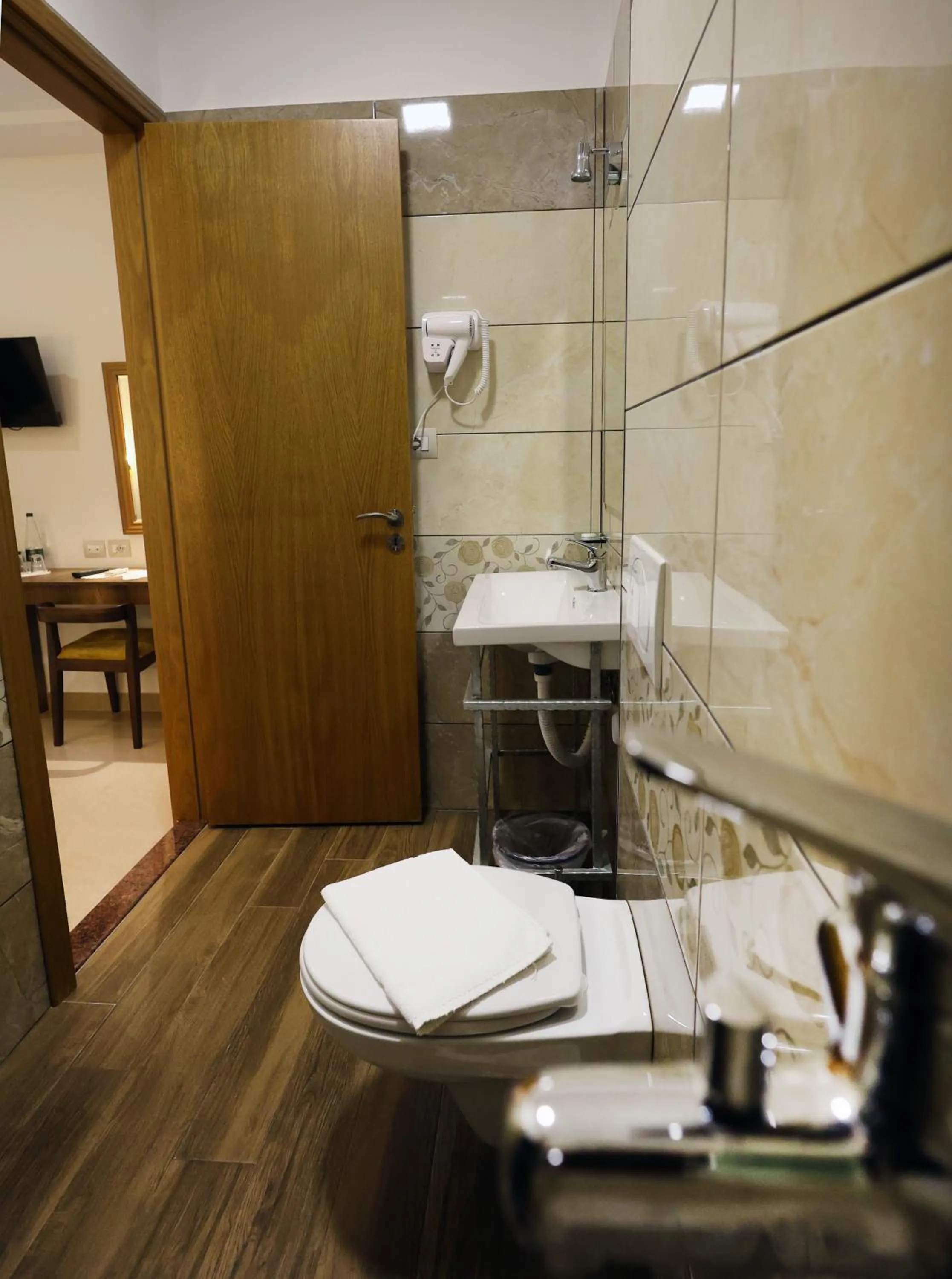 Shower in Hotel Republika Berat