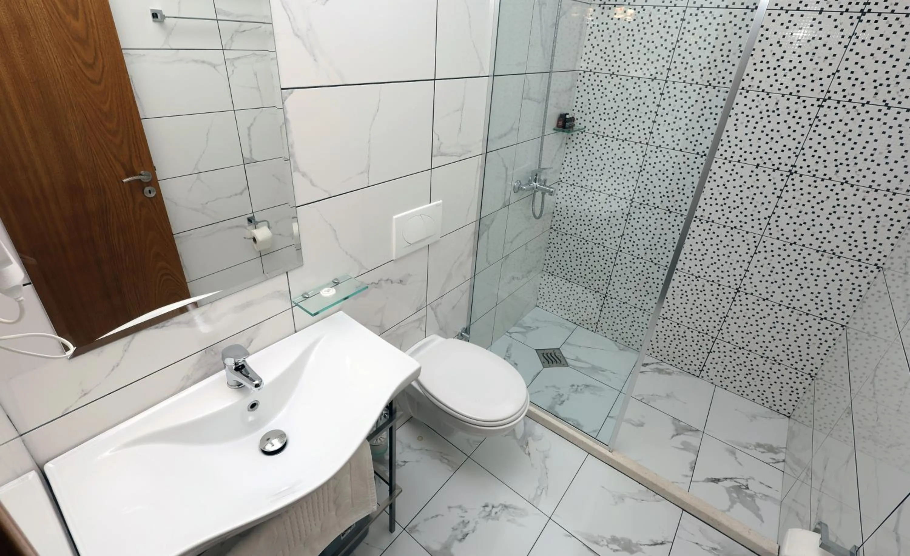 Toilet in Hotel Republika Berat