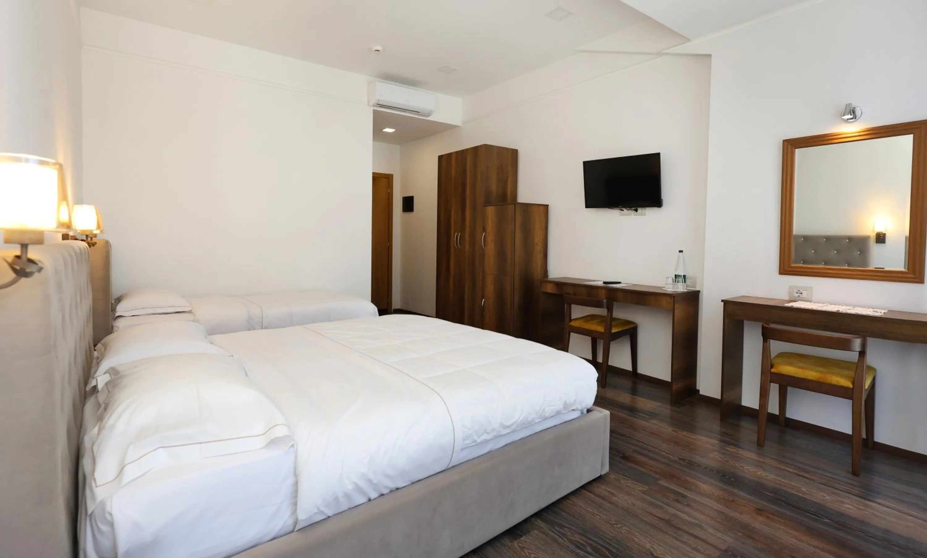 Photo of the whole room in Hotel Republika Berat