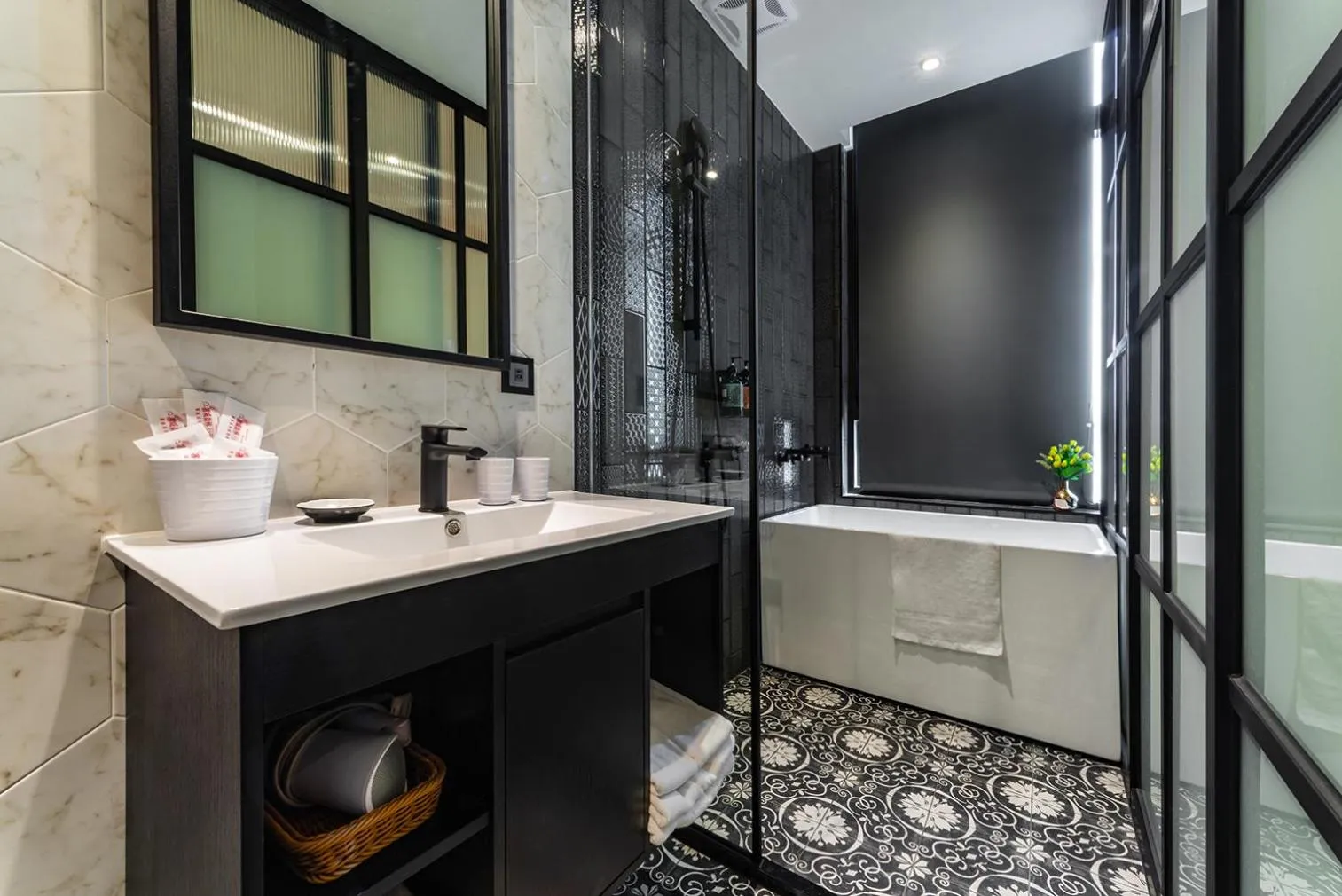 Shower in Norway Forest Travel hotel 3 Taichung