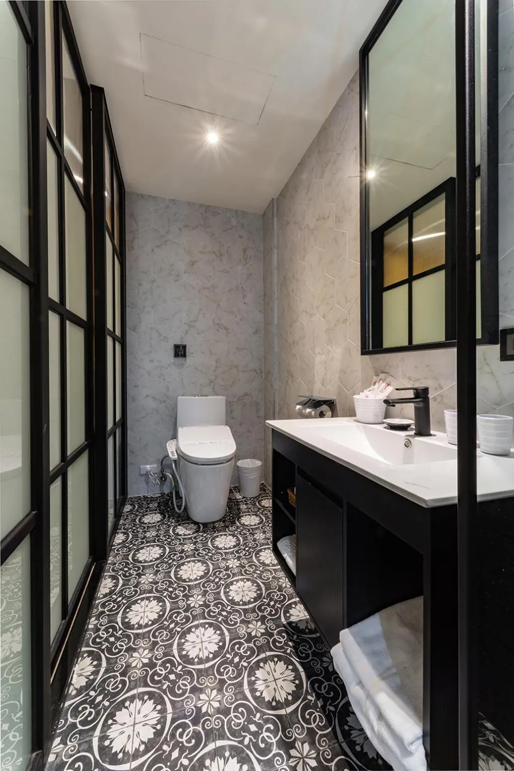 Toilet in Norway Forest Travel hotel 3 Taichung