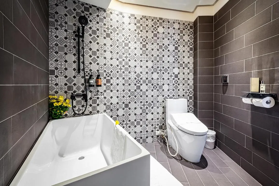 Shower in Norway Forest Travel hotel 3 Taichung