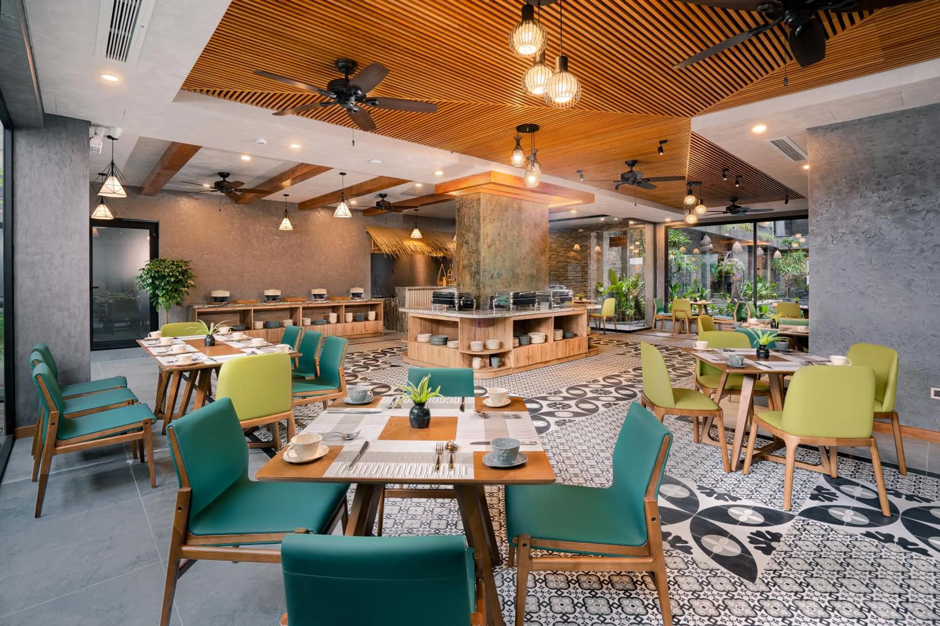 Restaurant/places to eat in Chi House Danang Hotel and Apartment