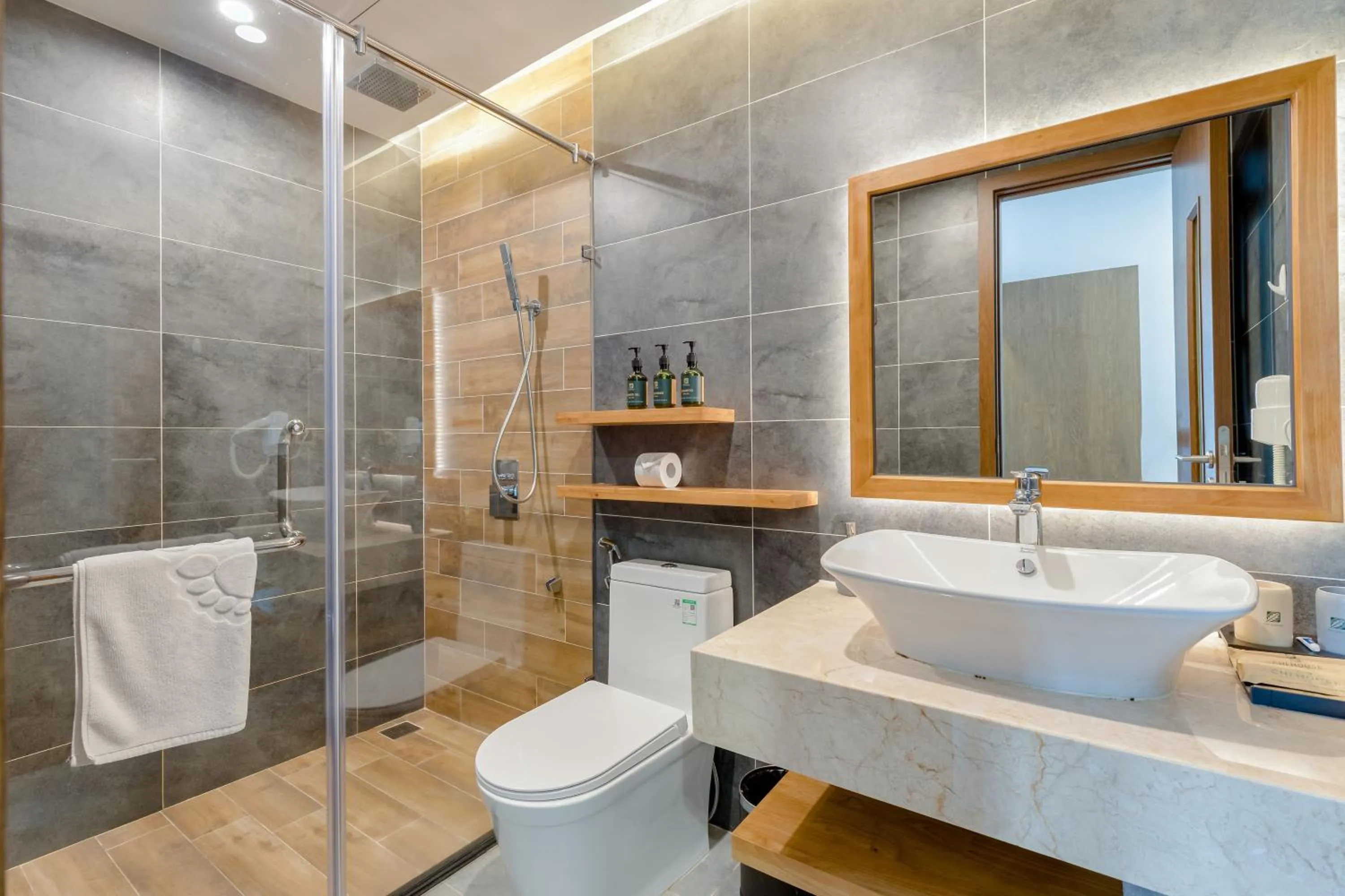 Bathroom in Chi House Danang Hotel and Apartment