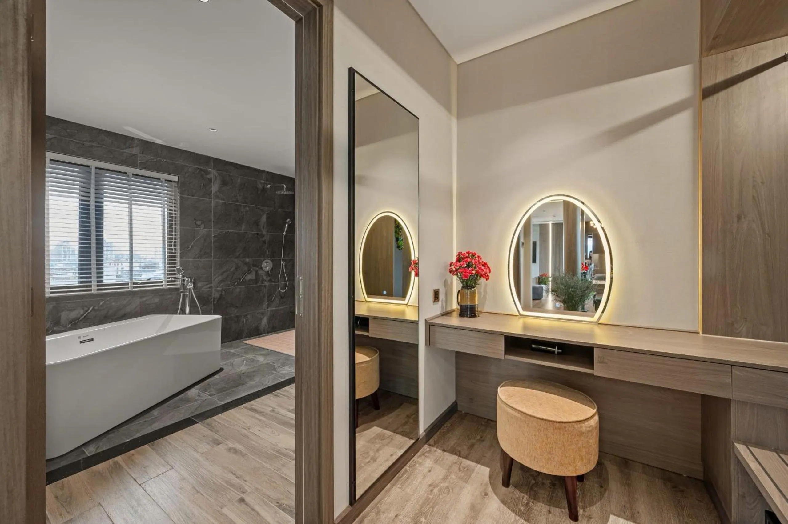 Bathroom, Bed in Chi House Danang Hotel and Apartment