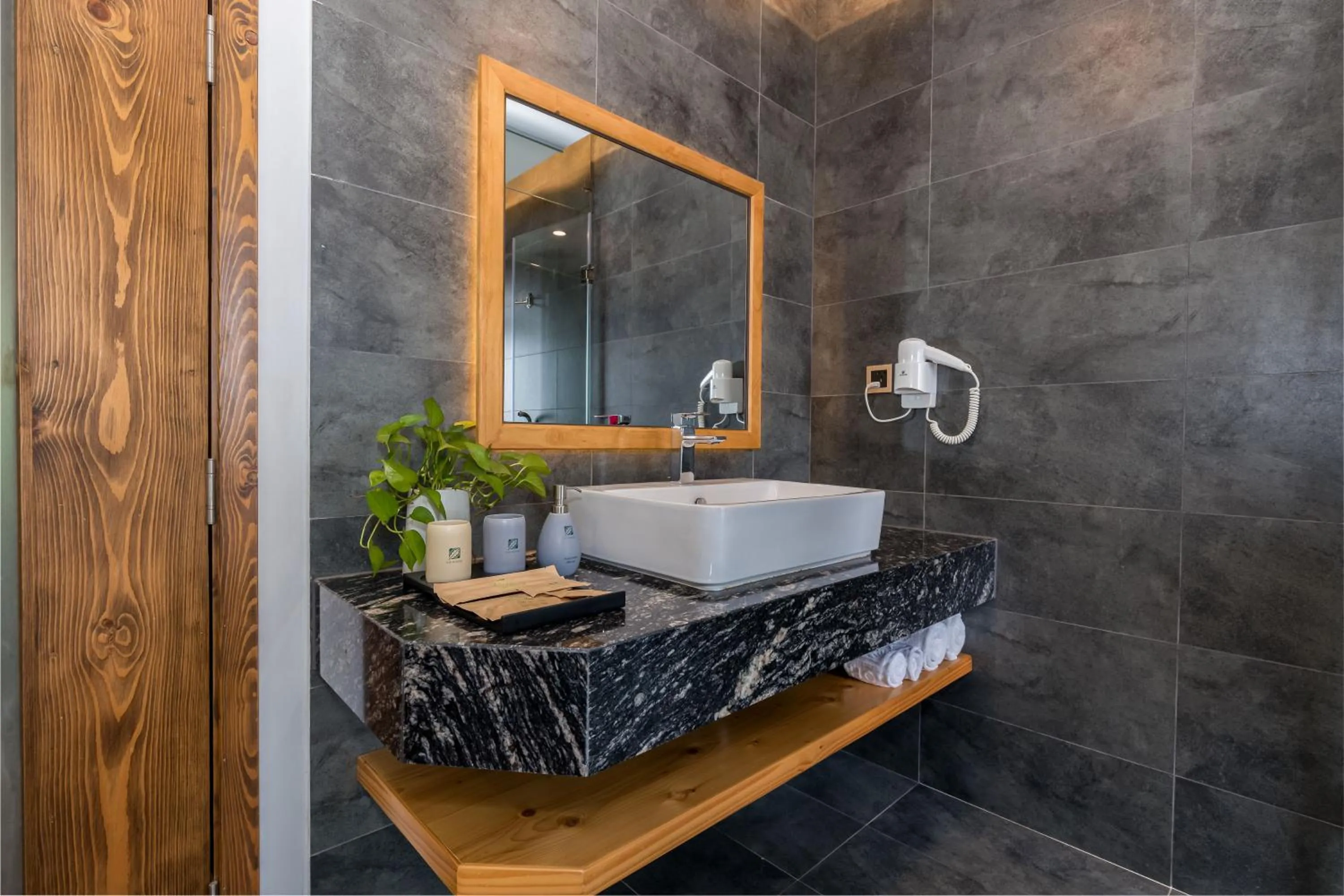 Bathroom in Chi House Danang Hotel and Apartment