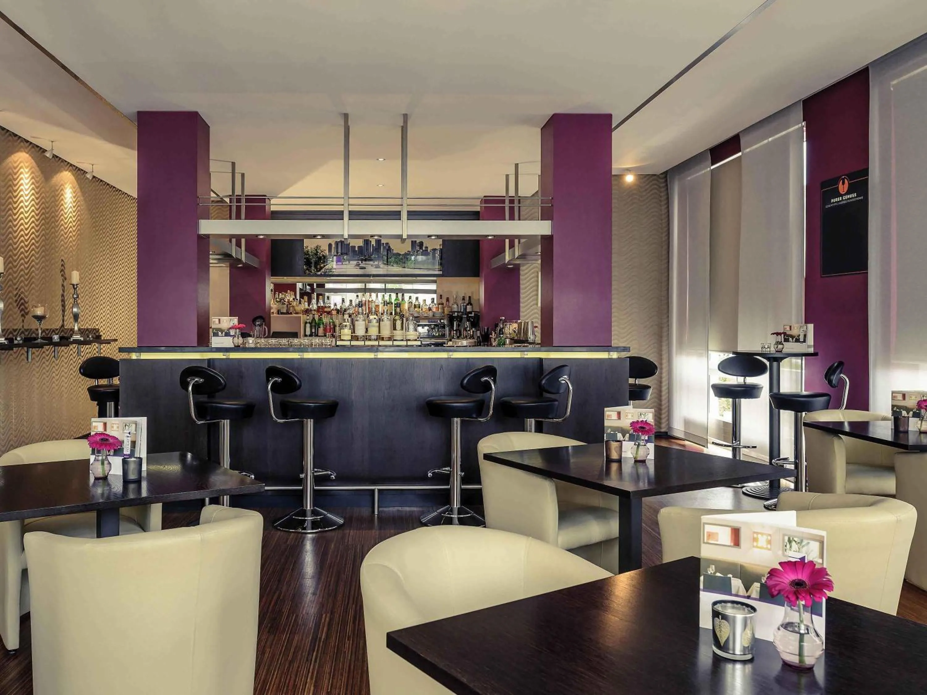 Lounge or bar in Mercure Neu-Isenburg