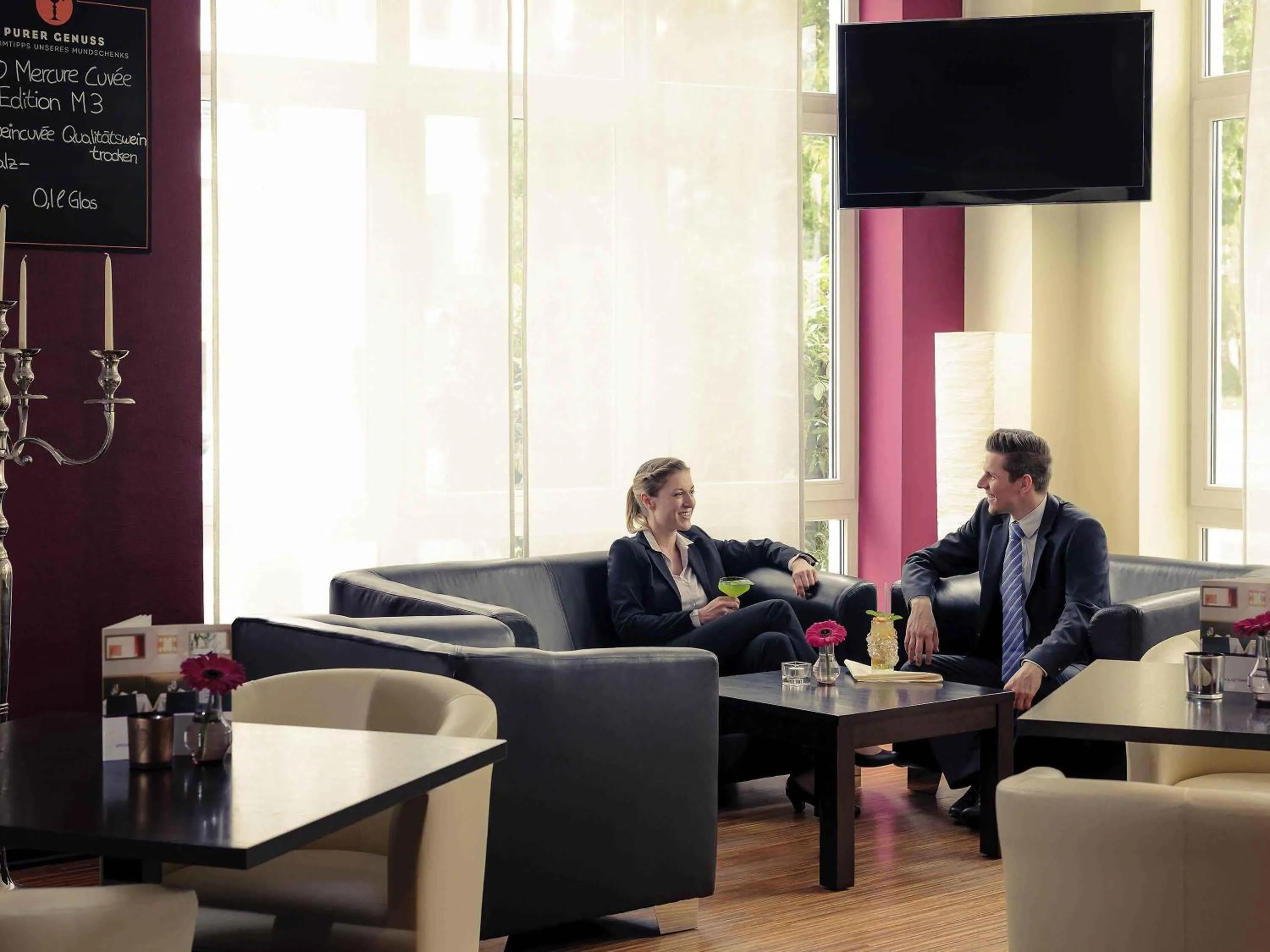 Lounge or bar in Mercure Neu-Isenburg