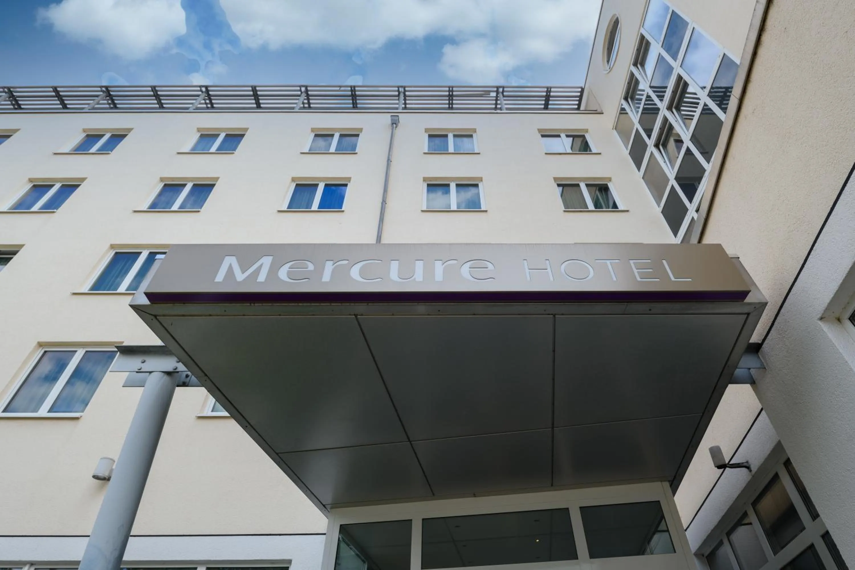 Facade/entrance in Mercure Neu-Isenburg
