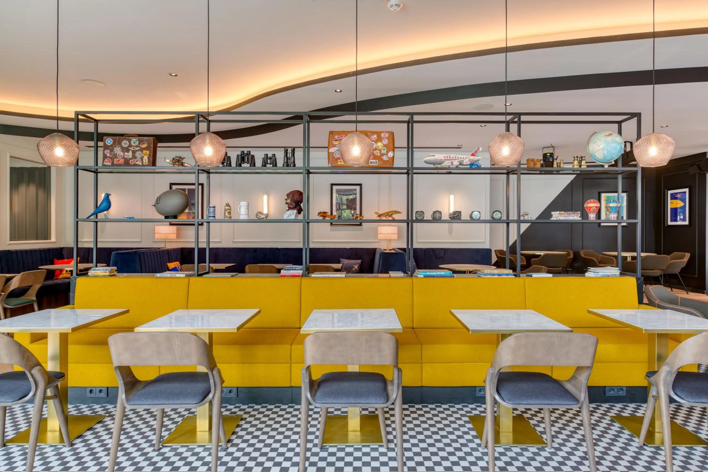 Lounge or bar in Mercure Neu-Isenburg