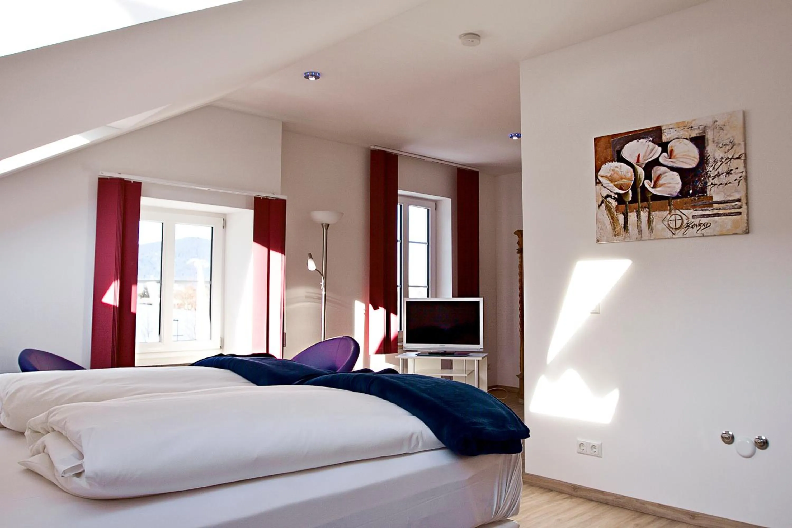 Photo of the whole room, Bed in Hotel Garni Ammergauer Hof