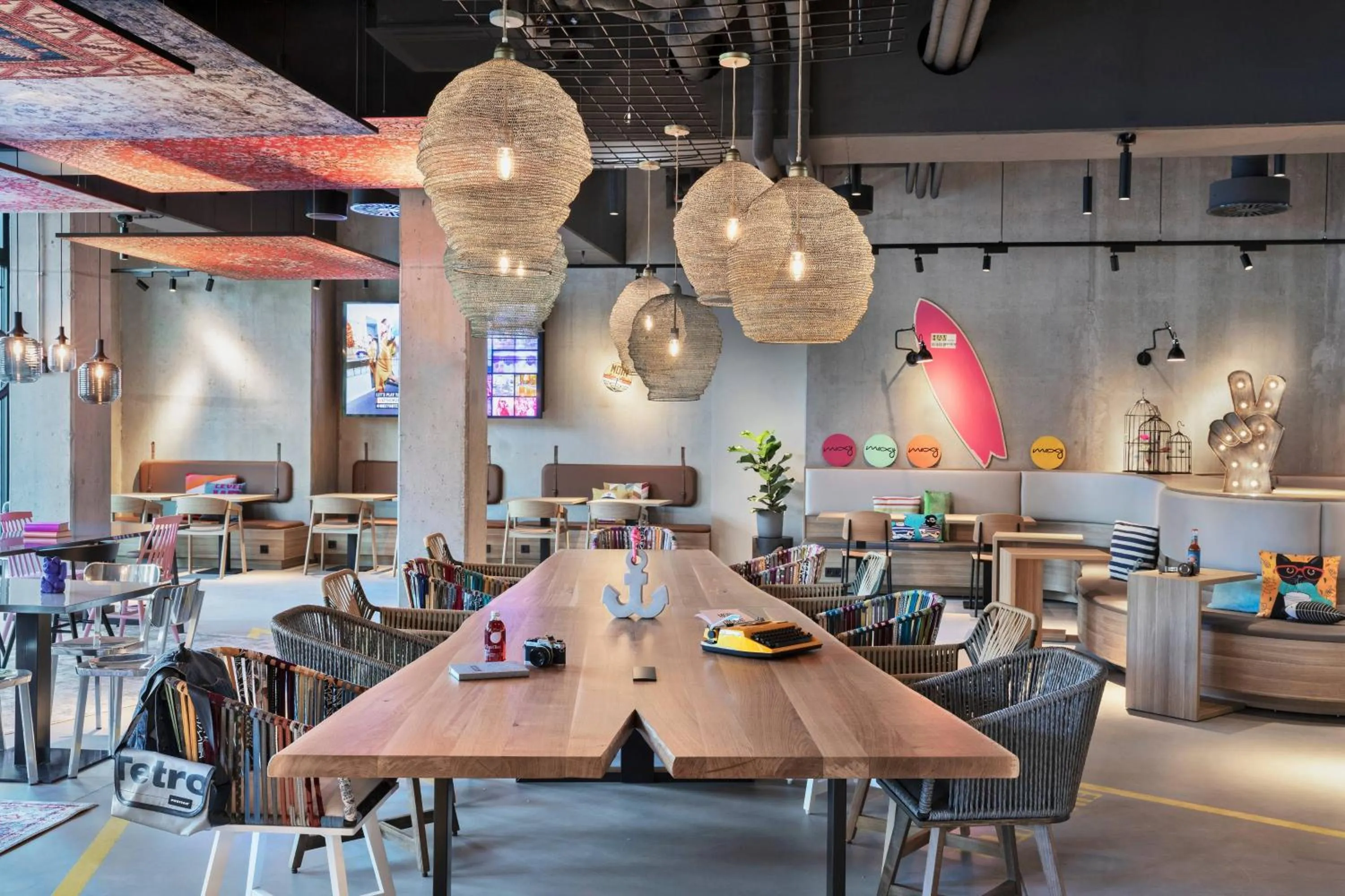 Restaurant/places to eat in Moxy Hamburg City