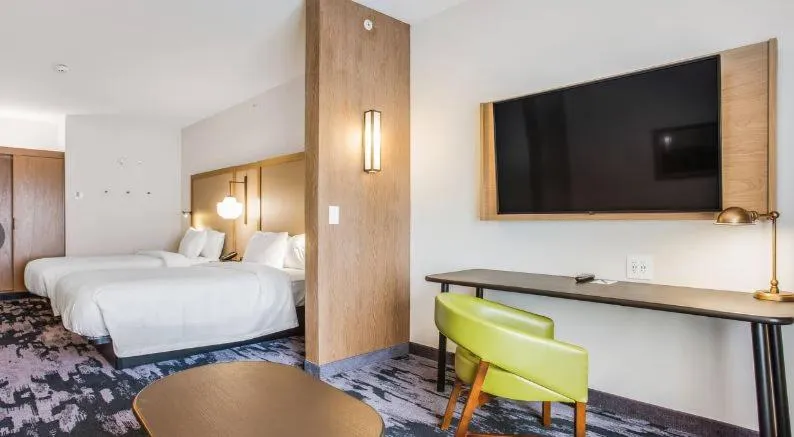 Seating area, Bed in Fairfield Inn & Suites Rolla