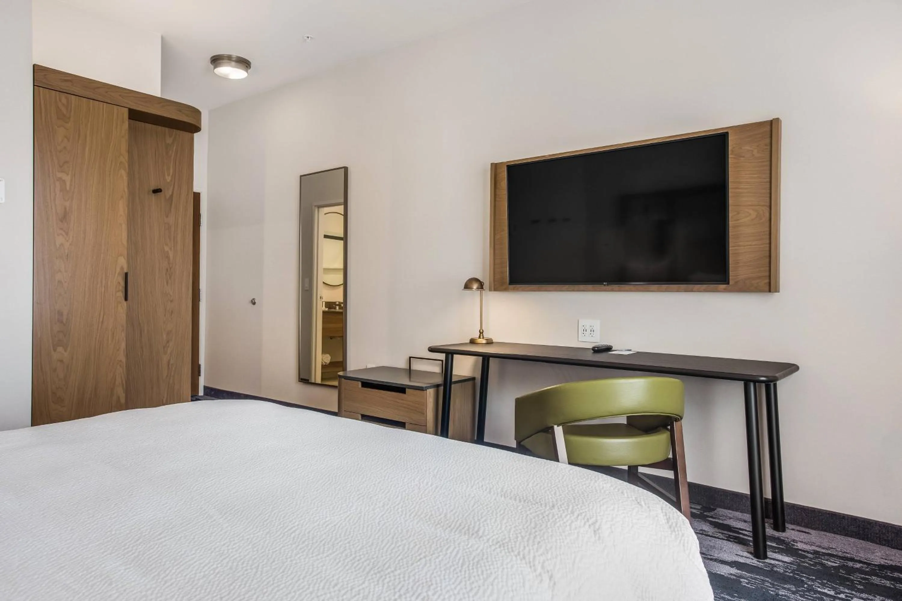 Photo of the whole room, Bed in Fairfield Inn & Suites Rolla