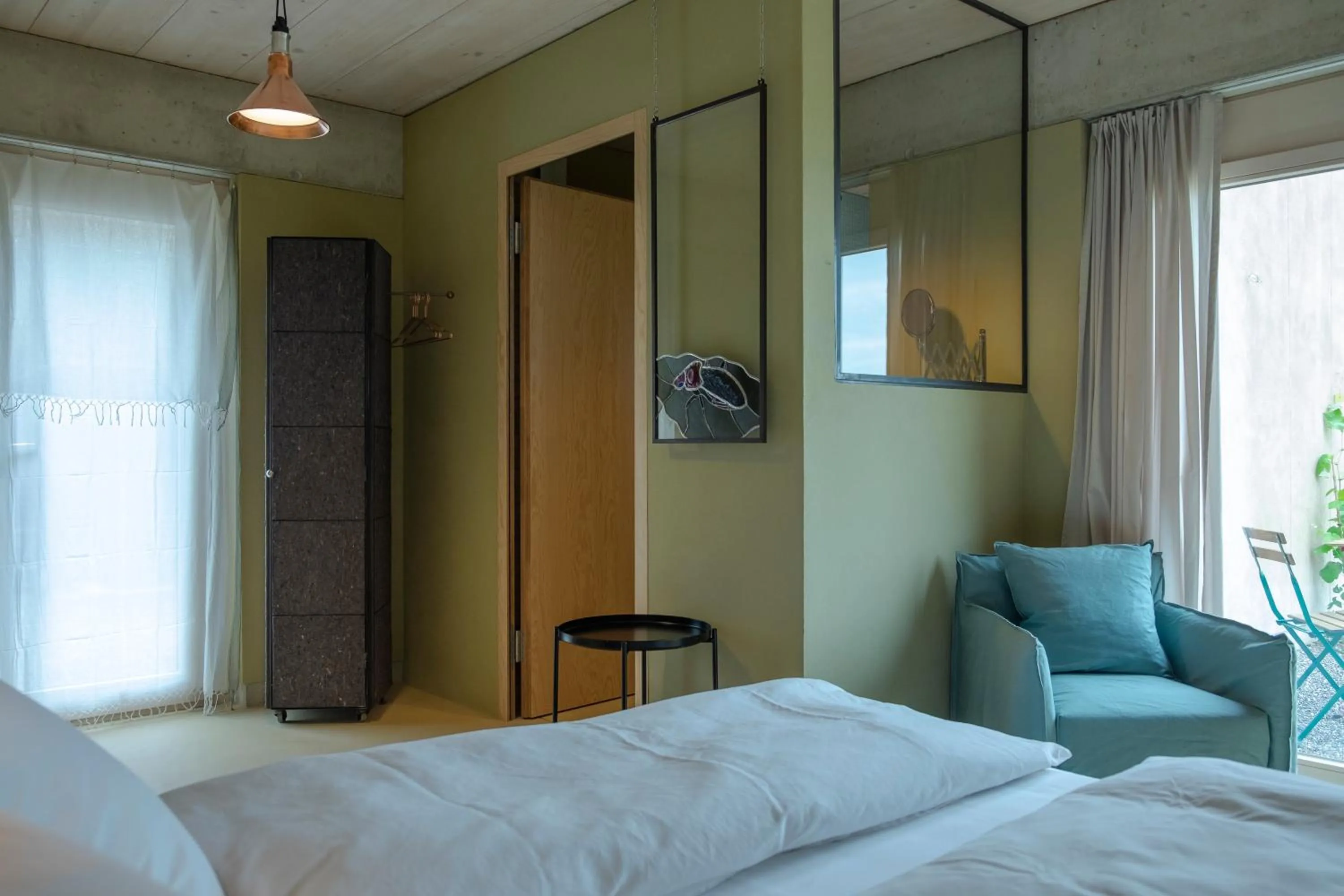 Seating area, Bed in BnB Belle5