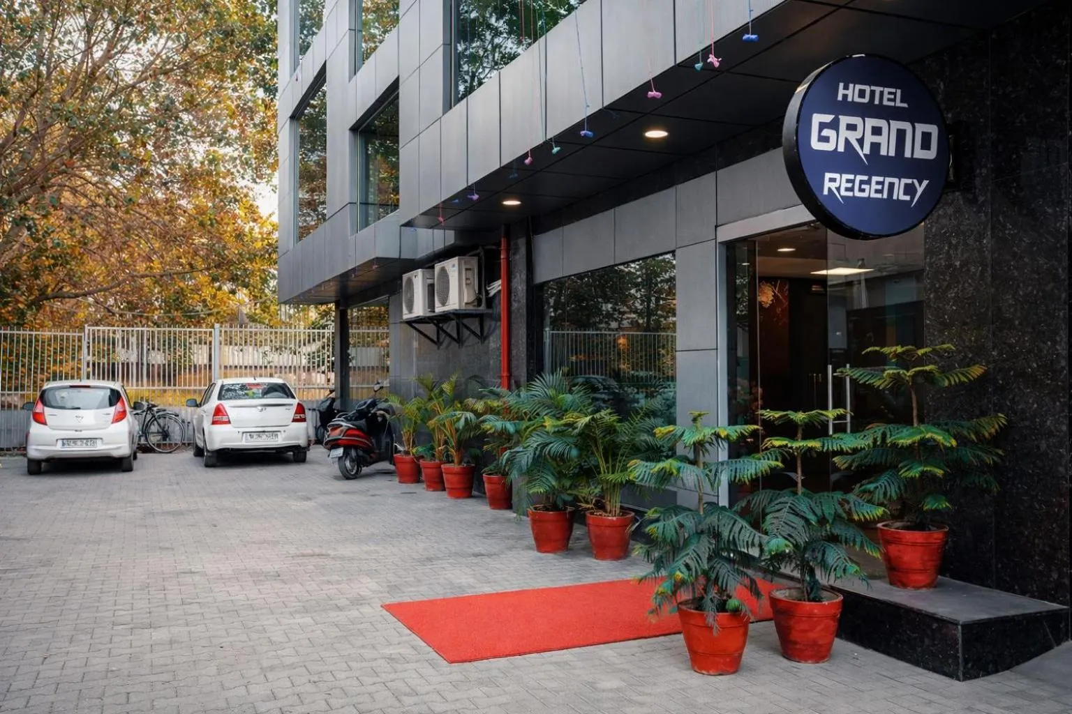 Facade/entrance in Hotel Grand Regency by JMD Group Near Delhi IGI Airport
