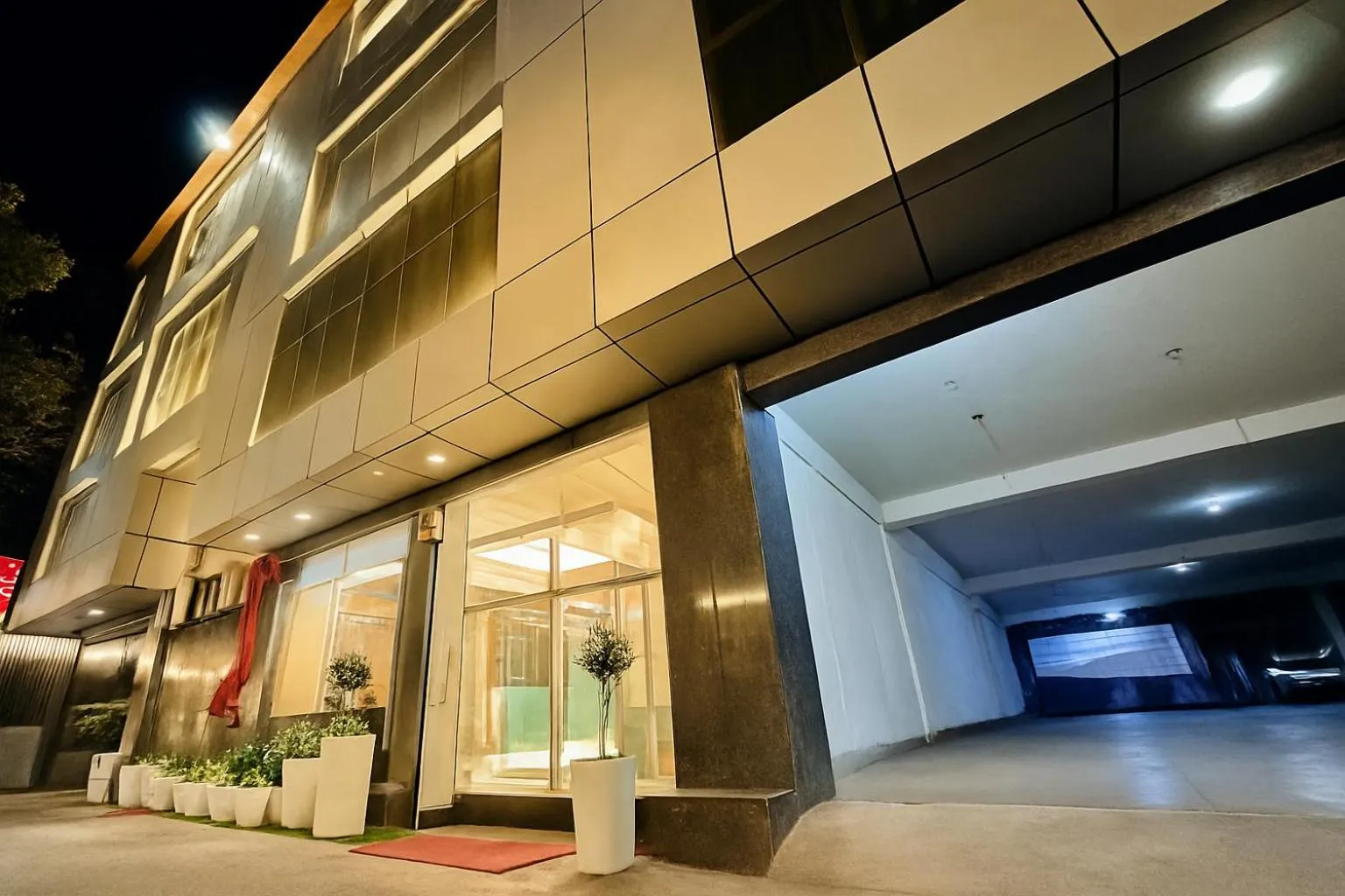 Property building in Hotel Grand Regency by JMD Group Near Delhi IGI Airport