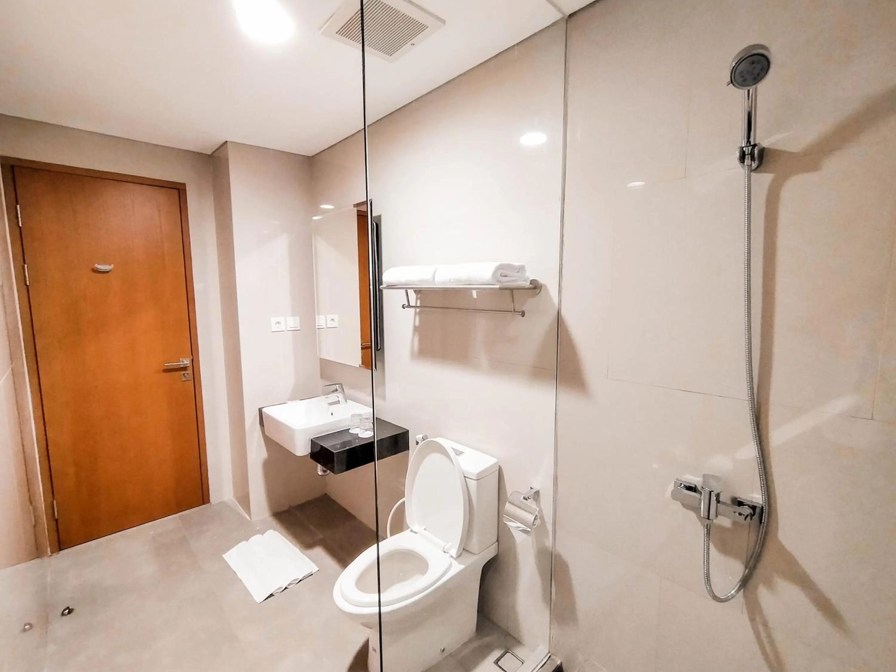 Bathroom in Cordela Inn Millennium Medan