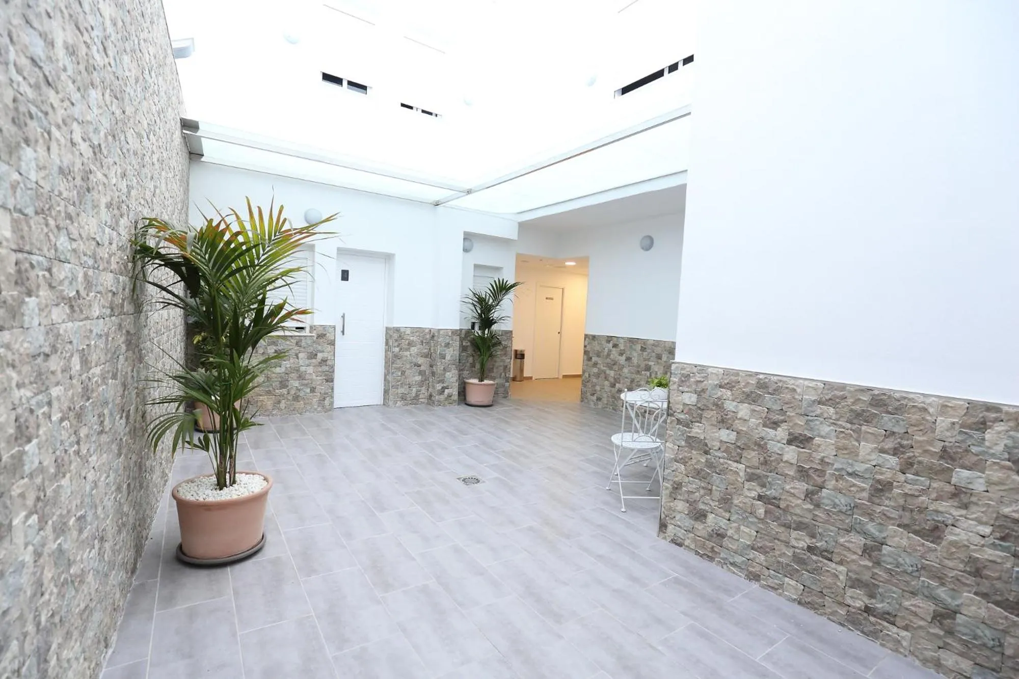 Inner courtyard view in H.PALMONES