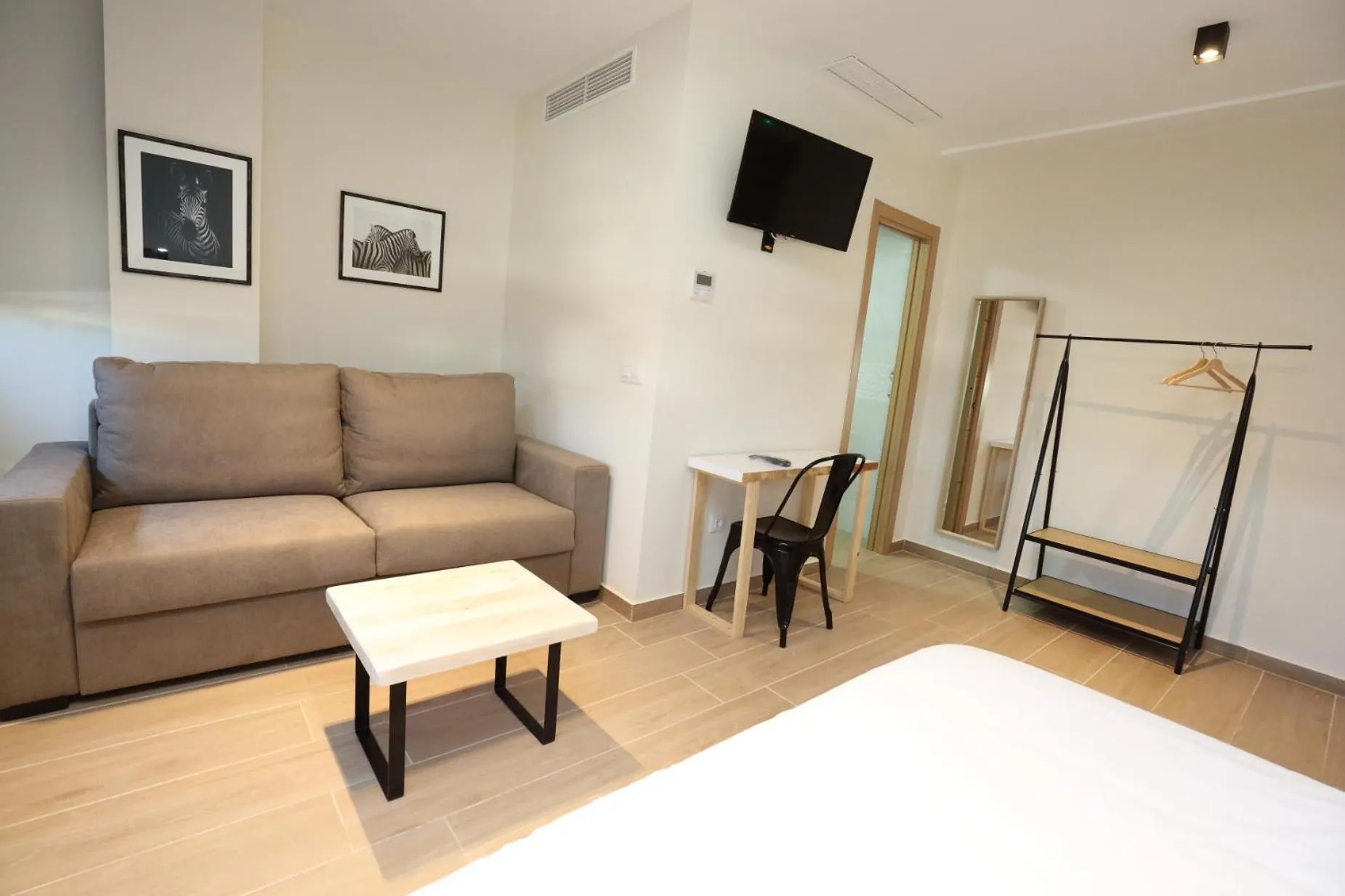 Seating area, Bed in H.PALMONES