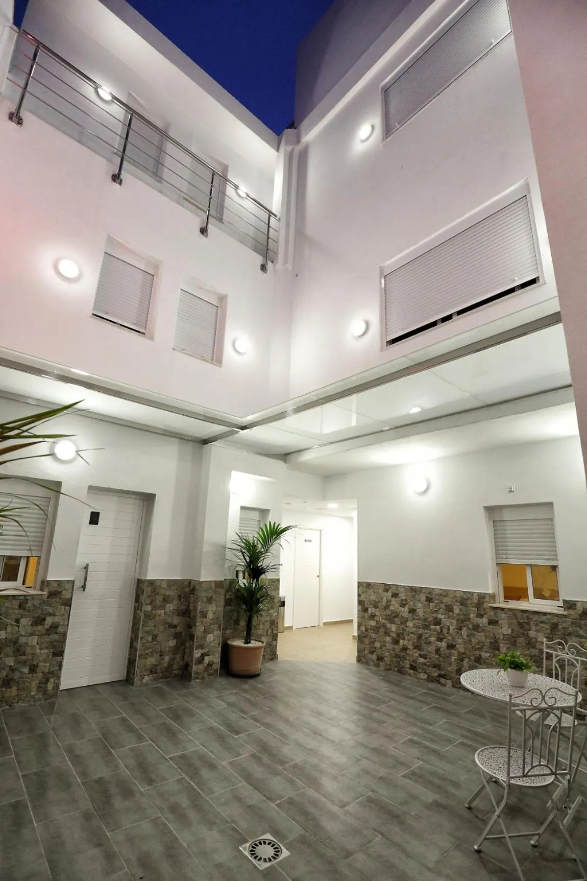 Inner courtyard view in H.PALMONES