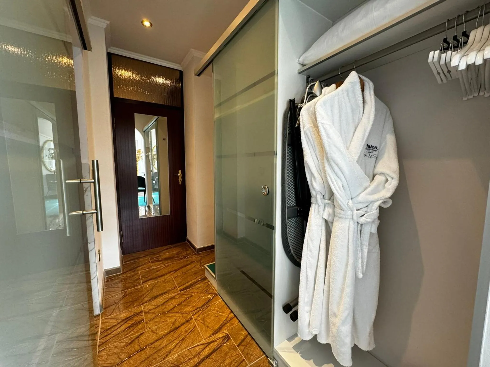 wardrobe in Rhein-Hotel Nierstein
