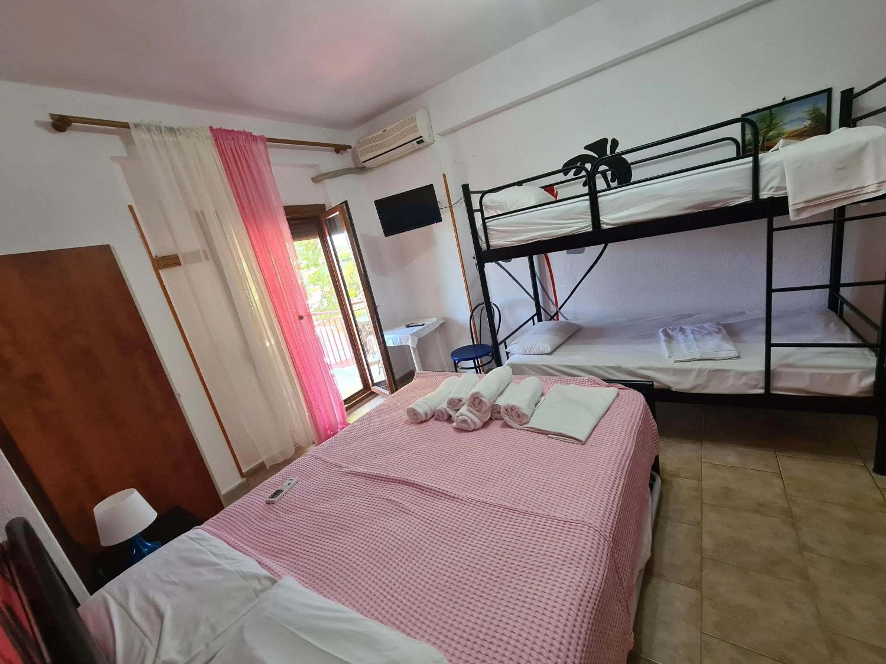 bunk bed, Bed in Gallery