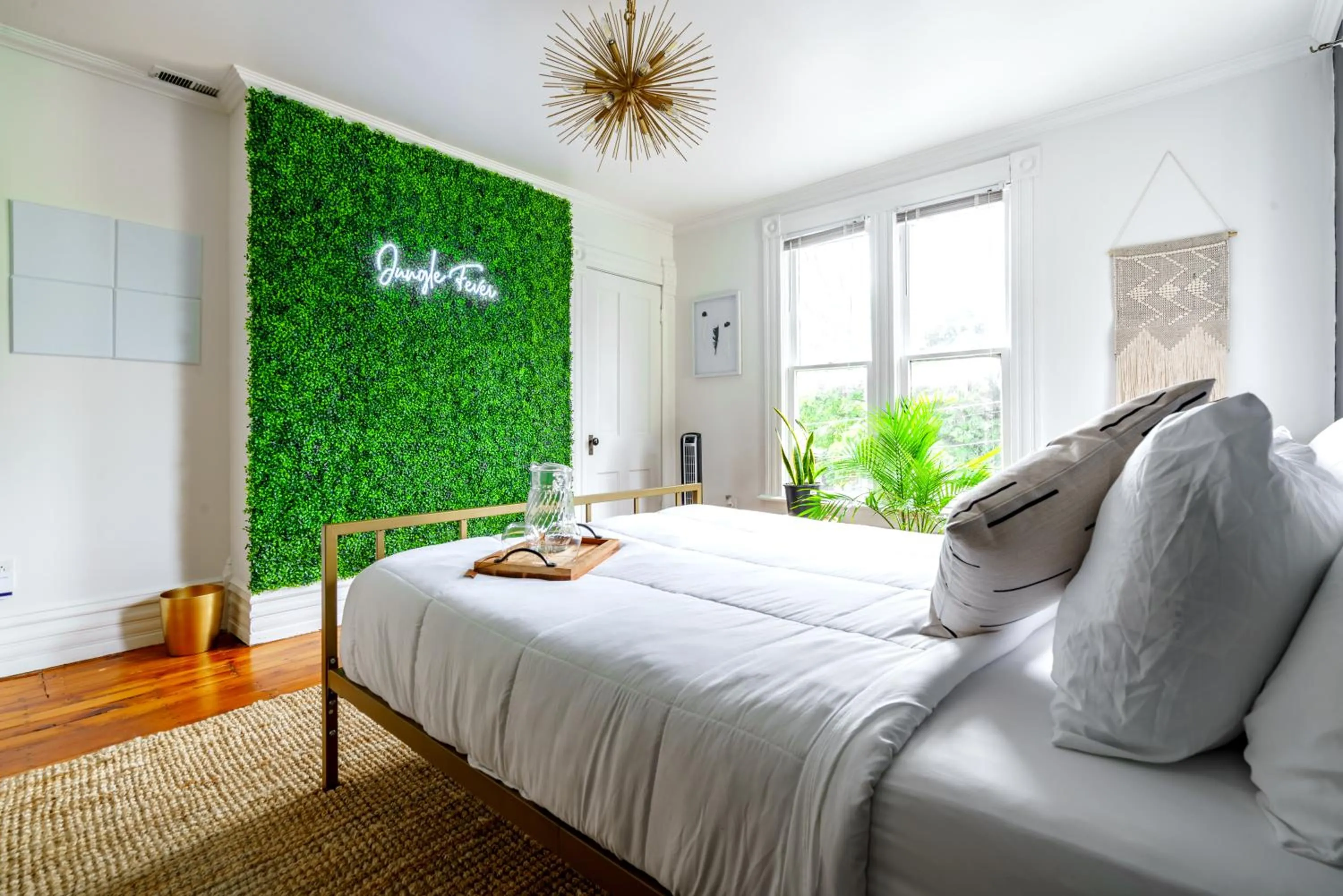 Bed in Jungle House Luxury Stays - Columbus Downtown Short North