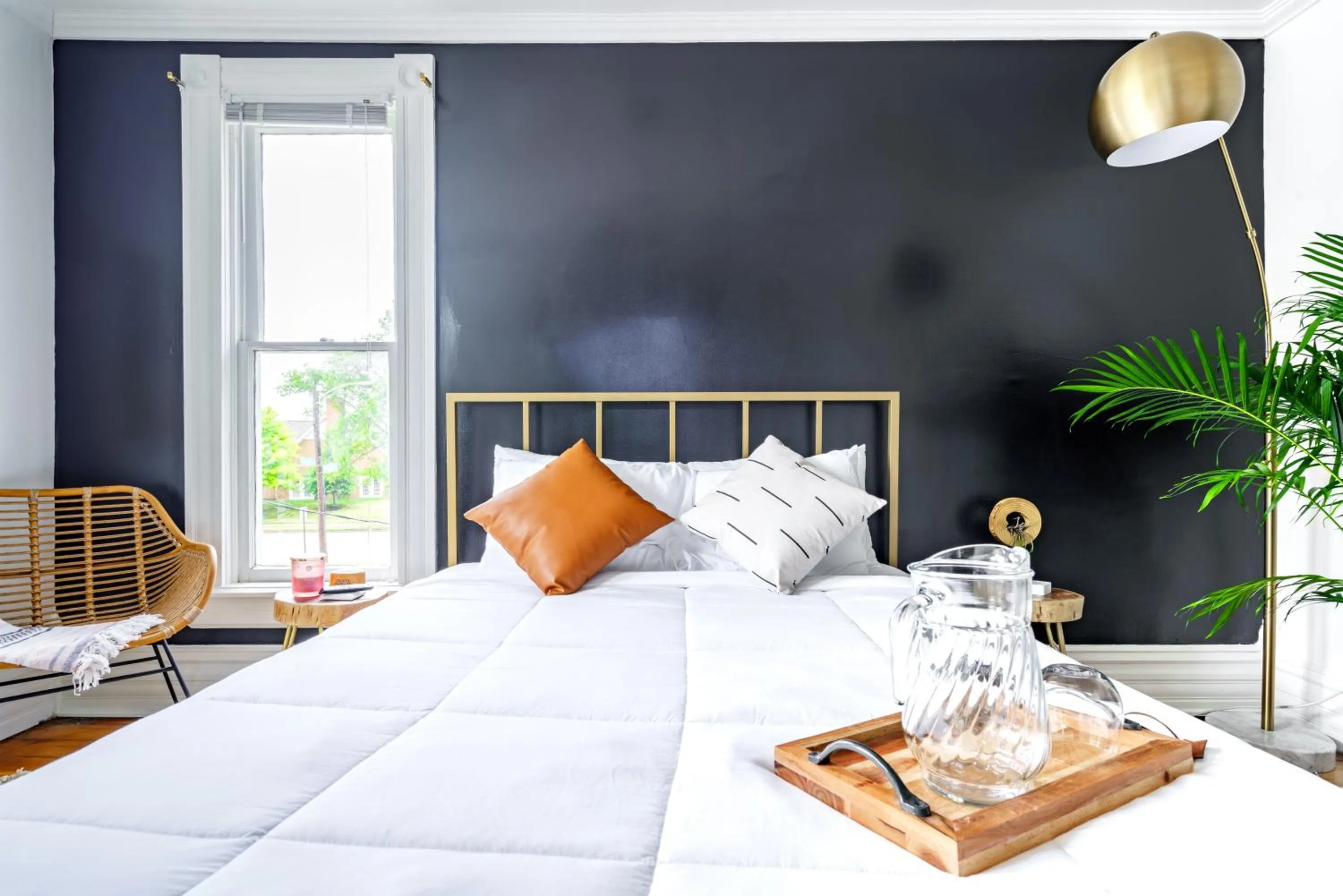 Bed in Jungle House Luxury Stays - Columbus Downtown Short North