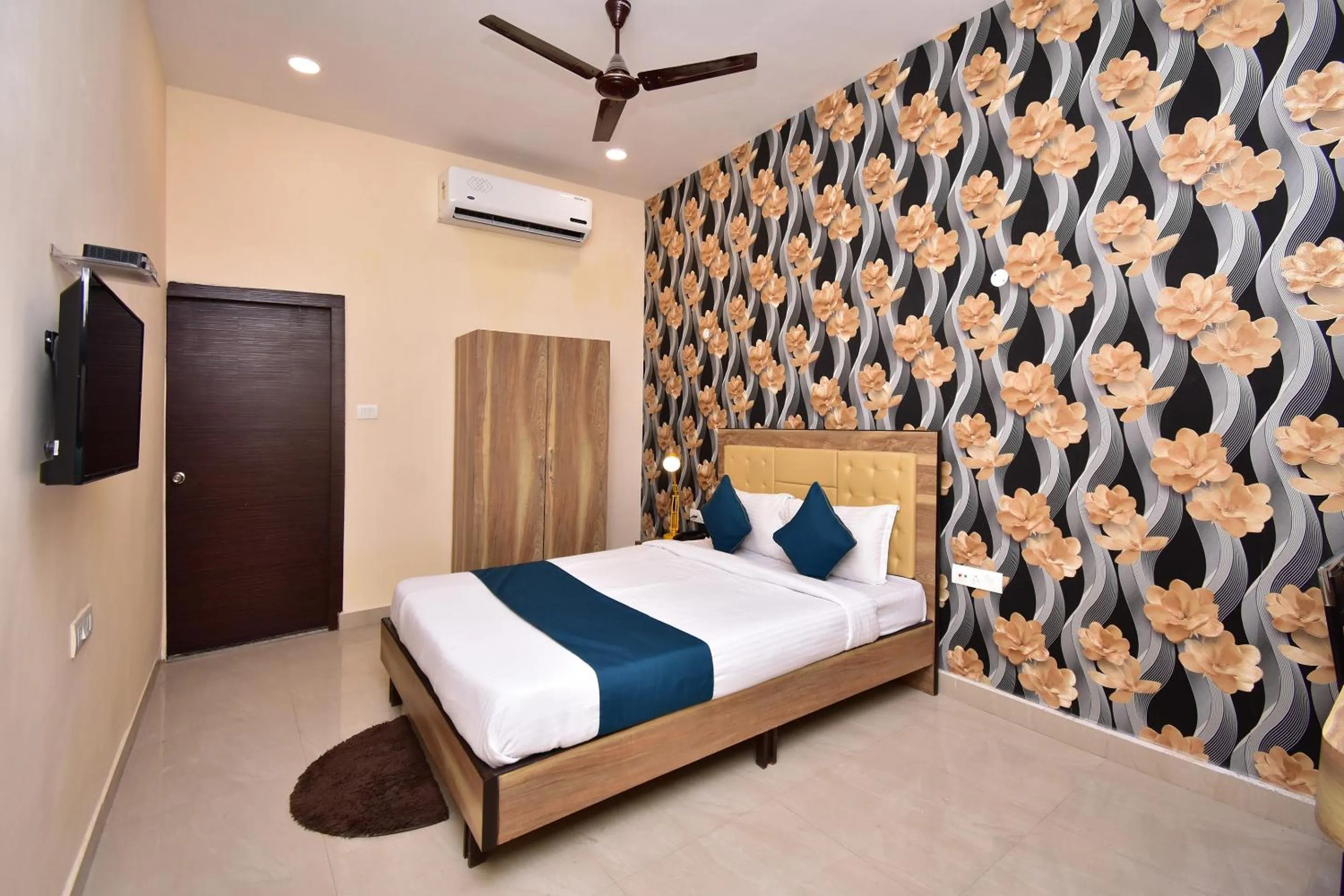 Bedroom, Bed in Hotel O Stay hub park street