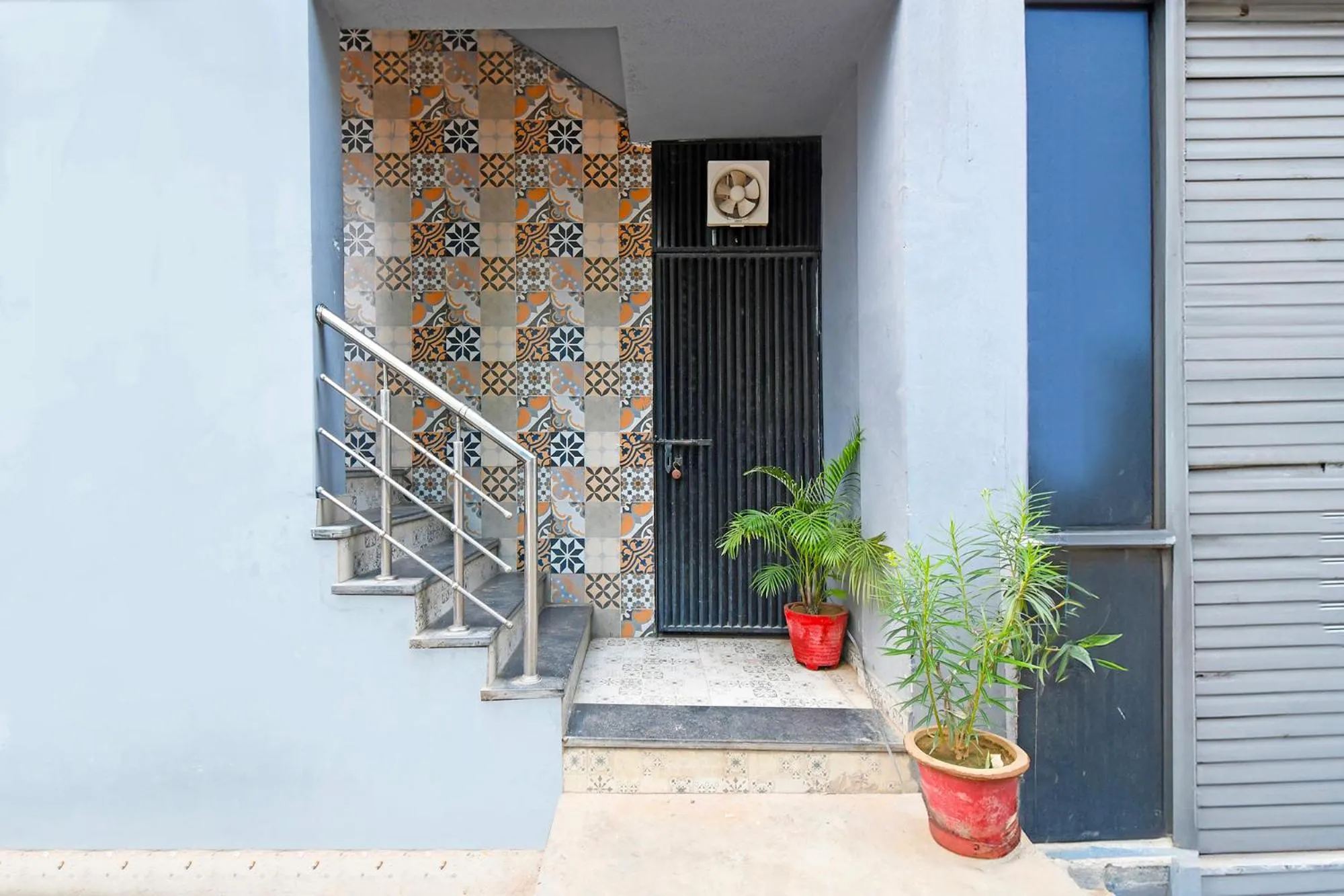 Facade/entrance in FabHotel Insight Inn