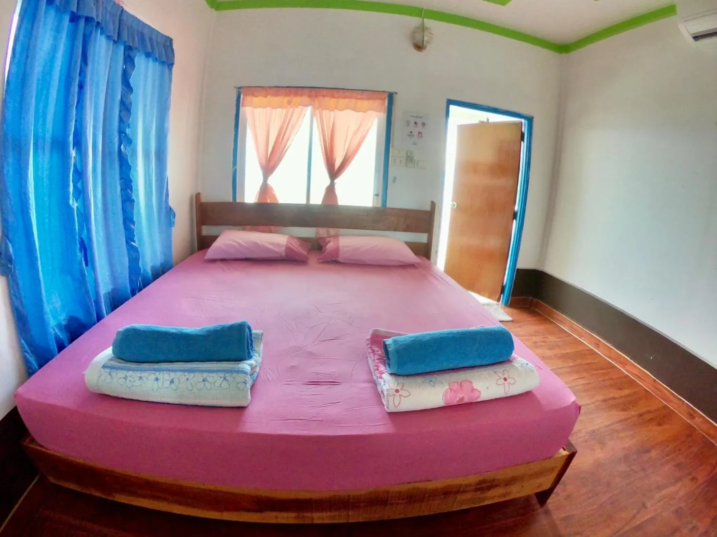 Bed in DAYA Beach, Lipe local