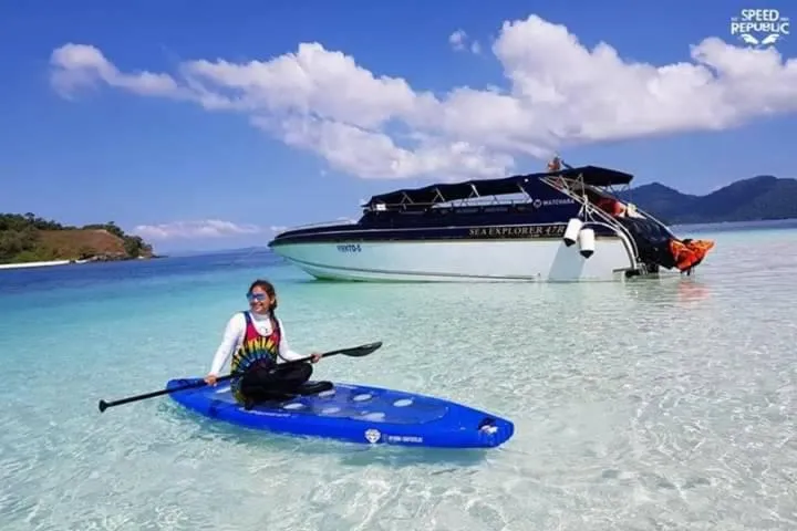 DAYA Beach, Lipe local
