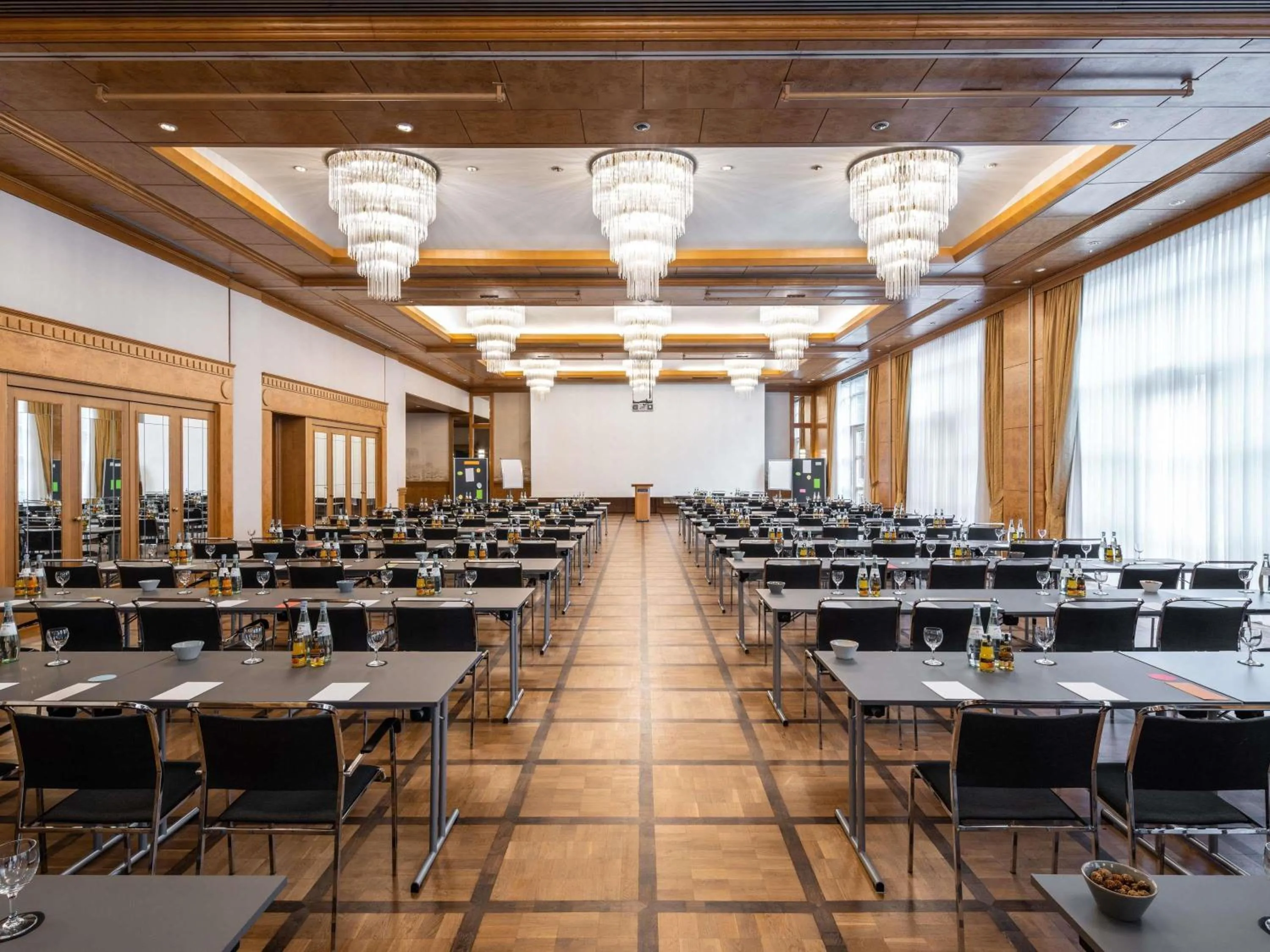 Meeting/conference room in Pullman Stuttgart Fontana