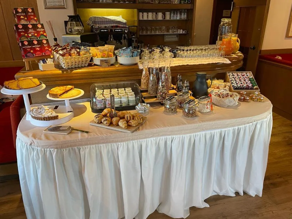 Food and drinks in Pension Dolomieu