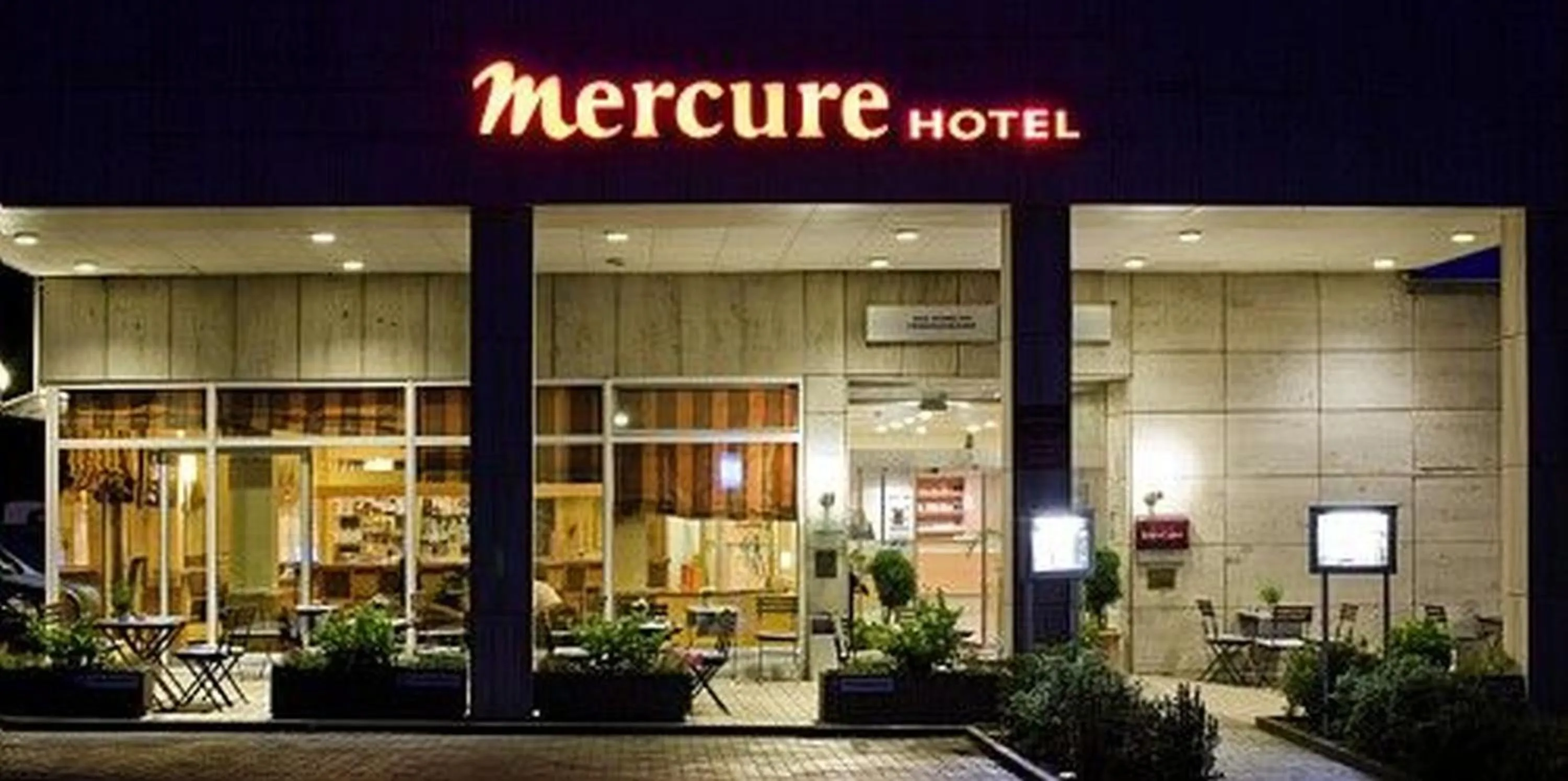 Facade/Entrance in Mercure Hotel Bad Homburg Friedrichsdorf