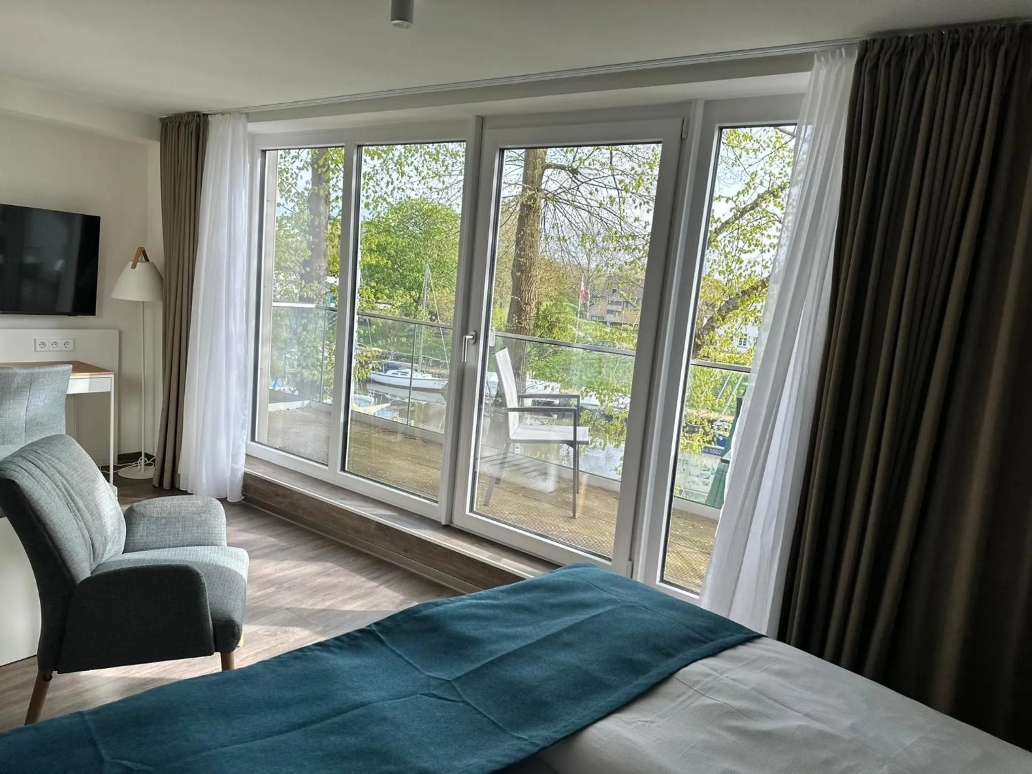 Balcony/Terrace, Bed in Hotel Schöne Aussicht