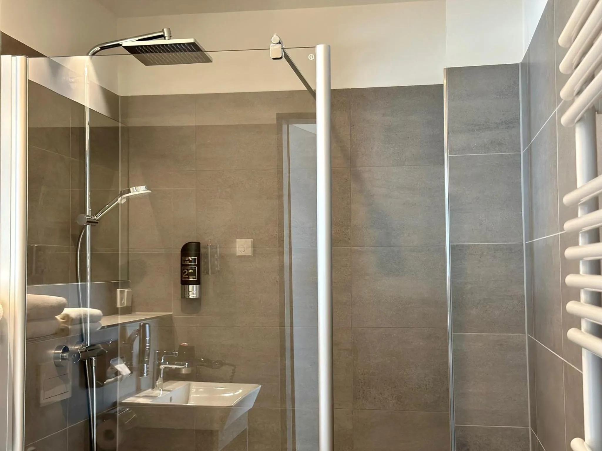 Shower in Hotel Schöne Aussicht