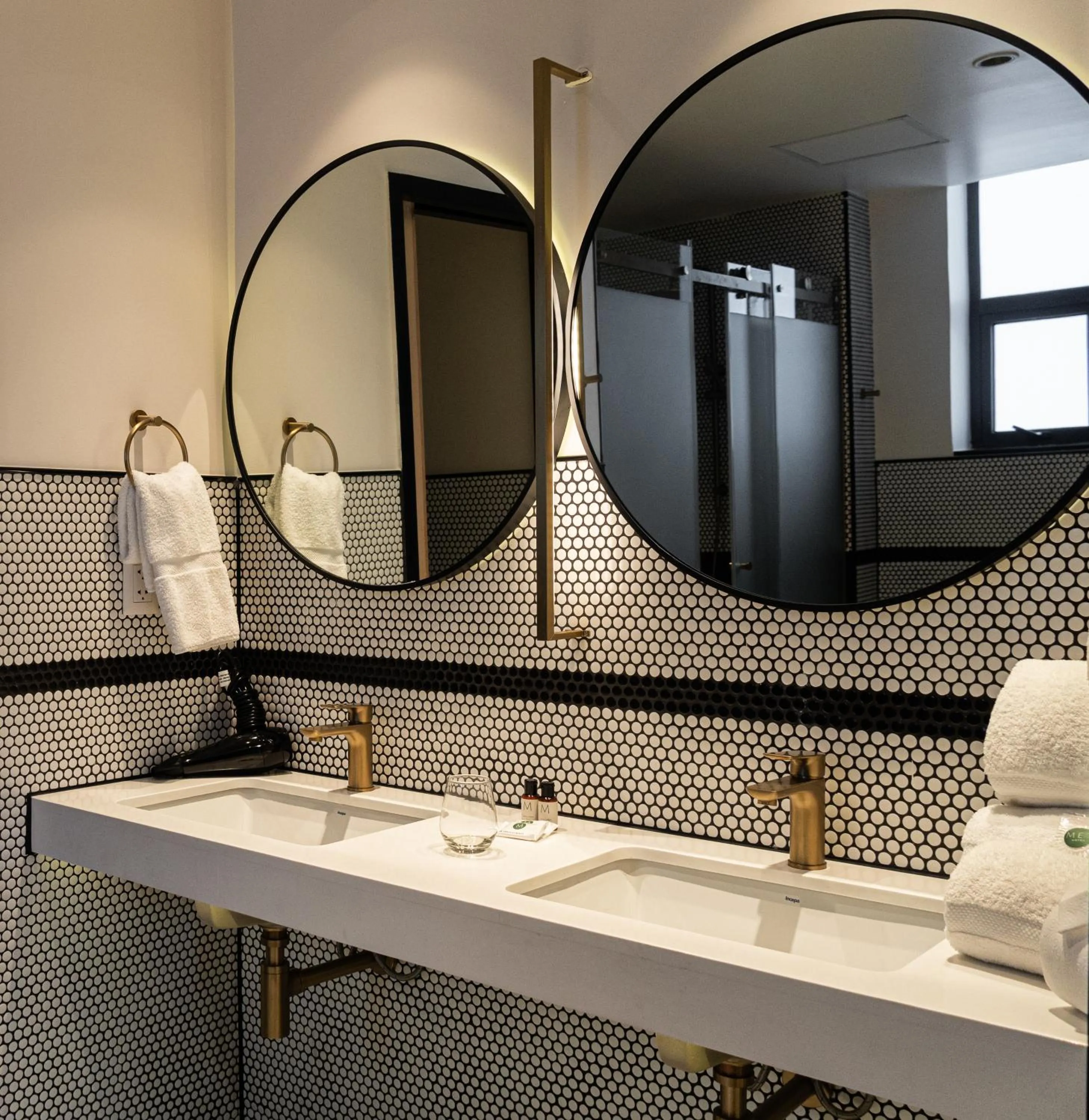 Bathroom in Met Hotel