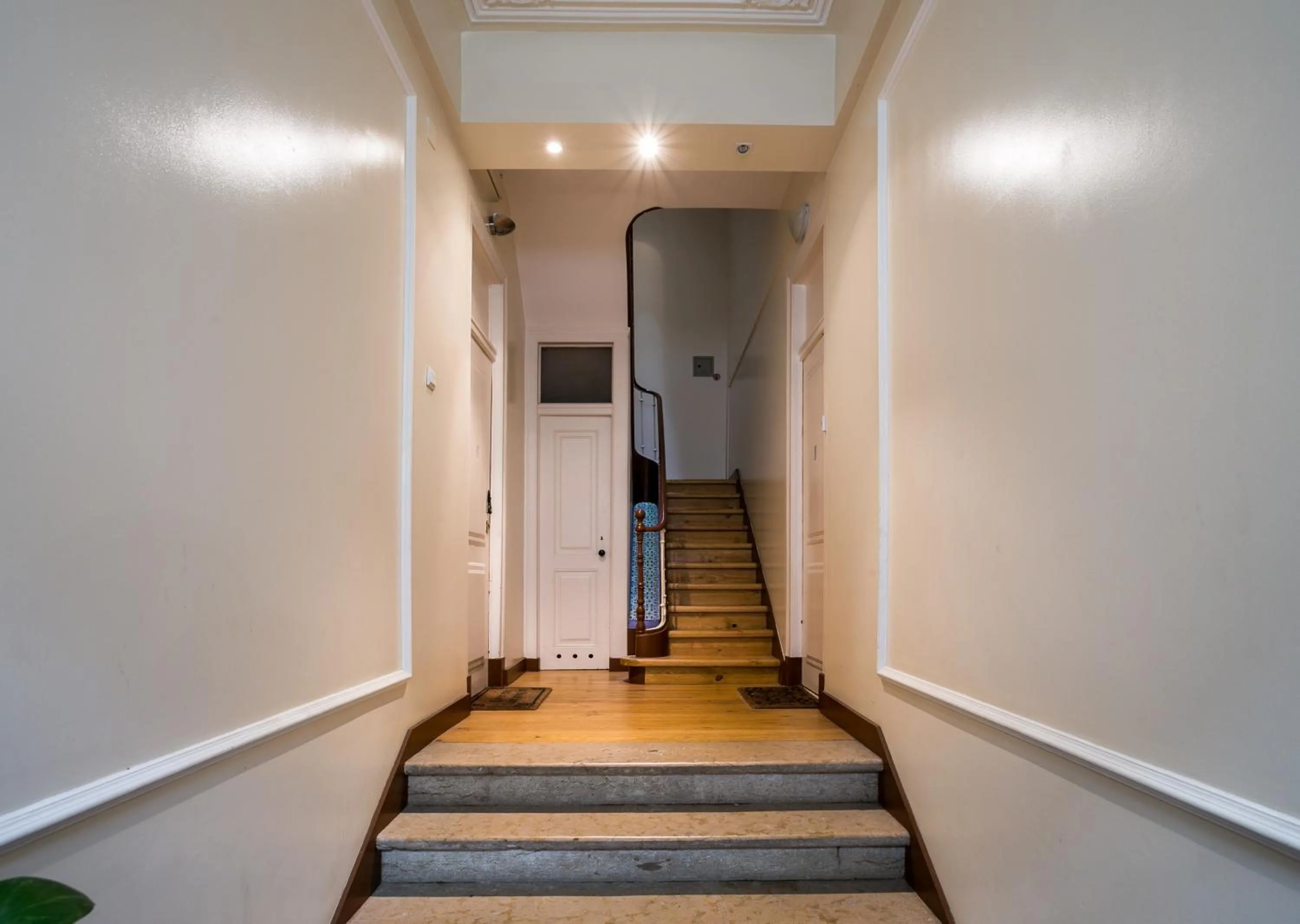 Two-Bedroom Apartment in 2 bedroom suites with AC next to Avenida da Liberdade