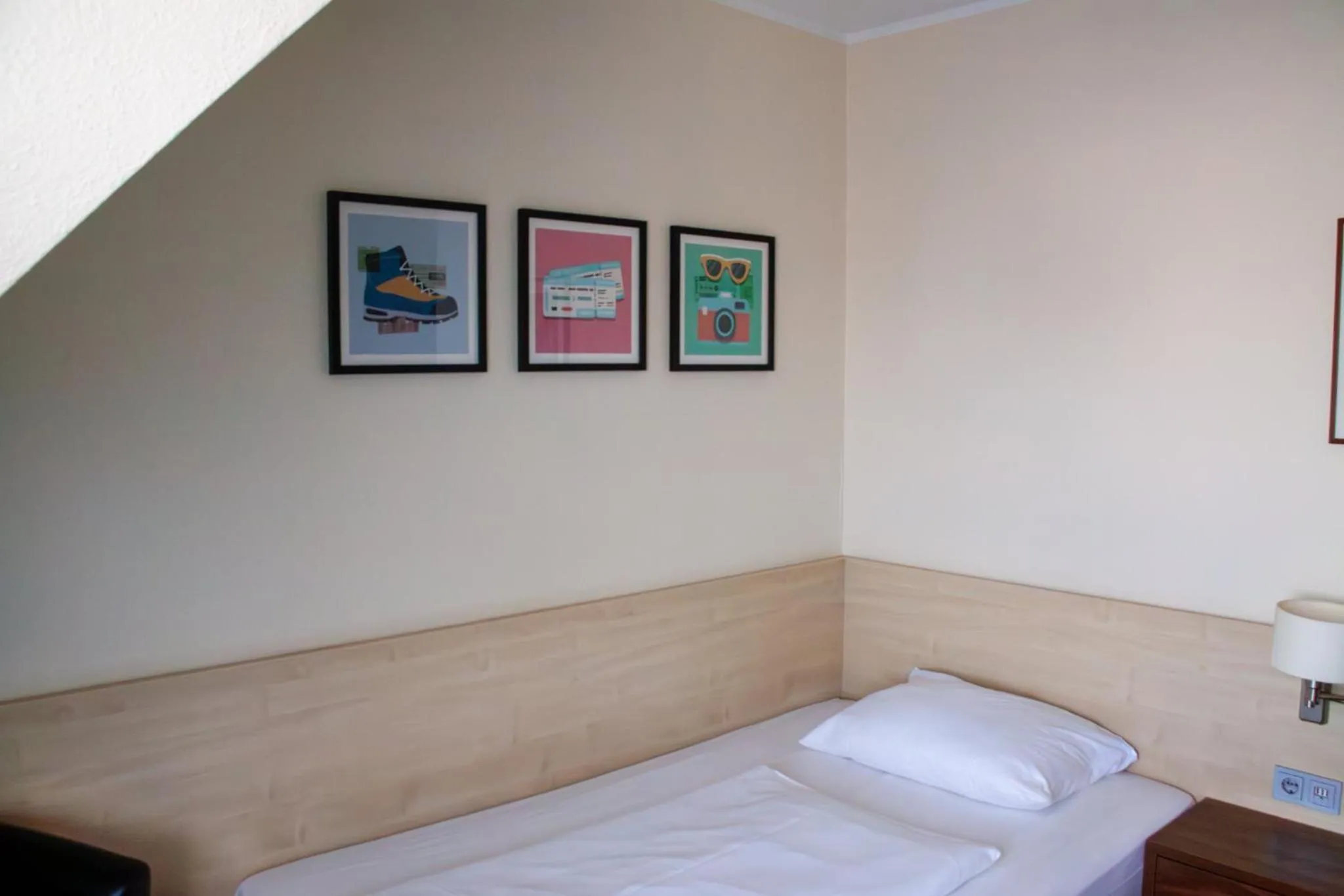 Photo of the whole room, Bed in Garner Hotel Cologne Porz - Airport by IHG