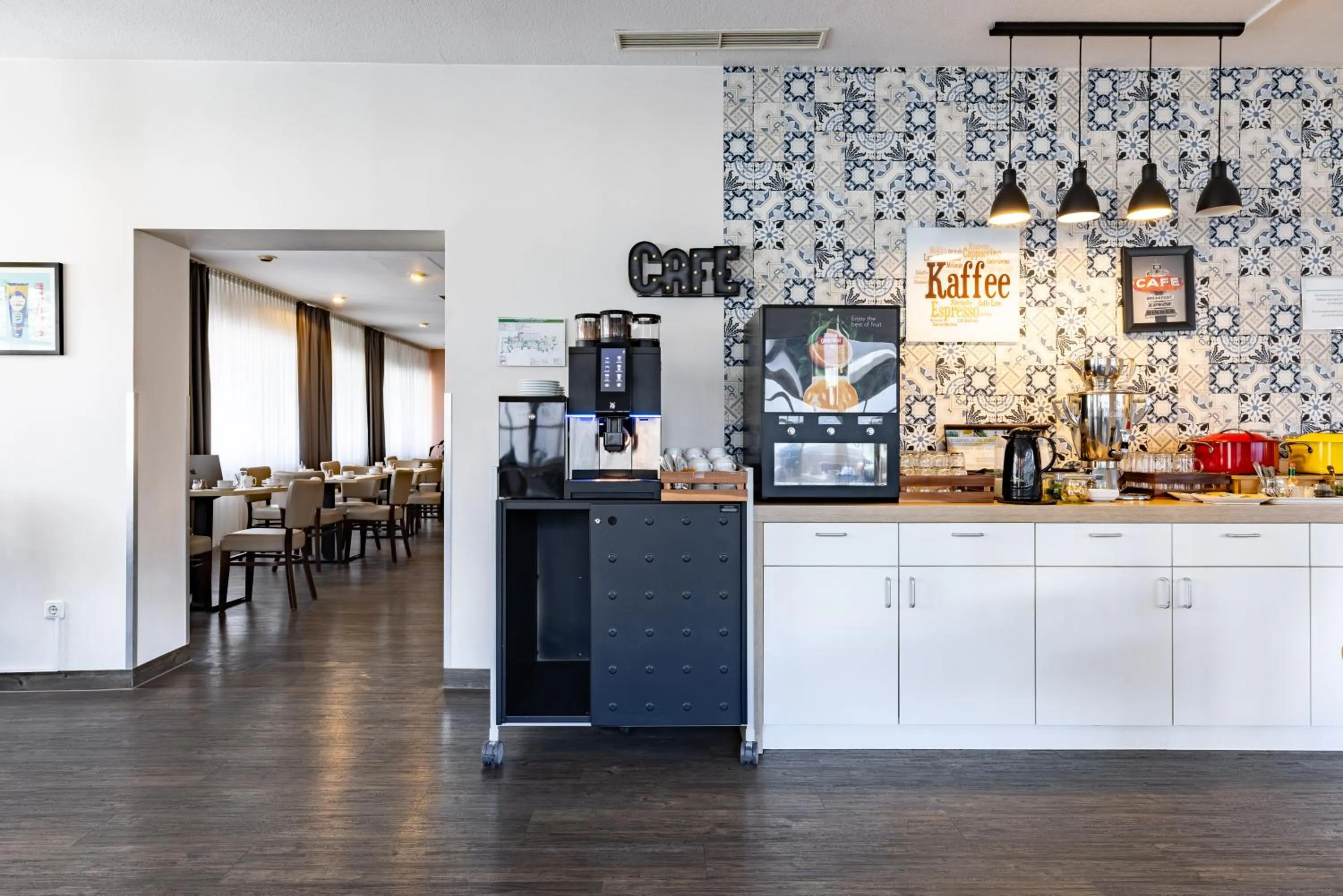 Restaurant/places to eat in Garner Hotel Cologne Porz - Airport by IHG